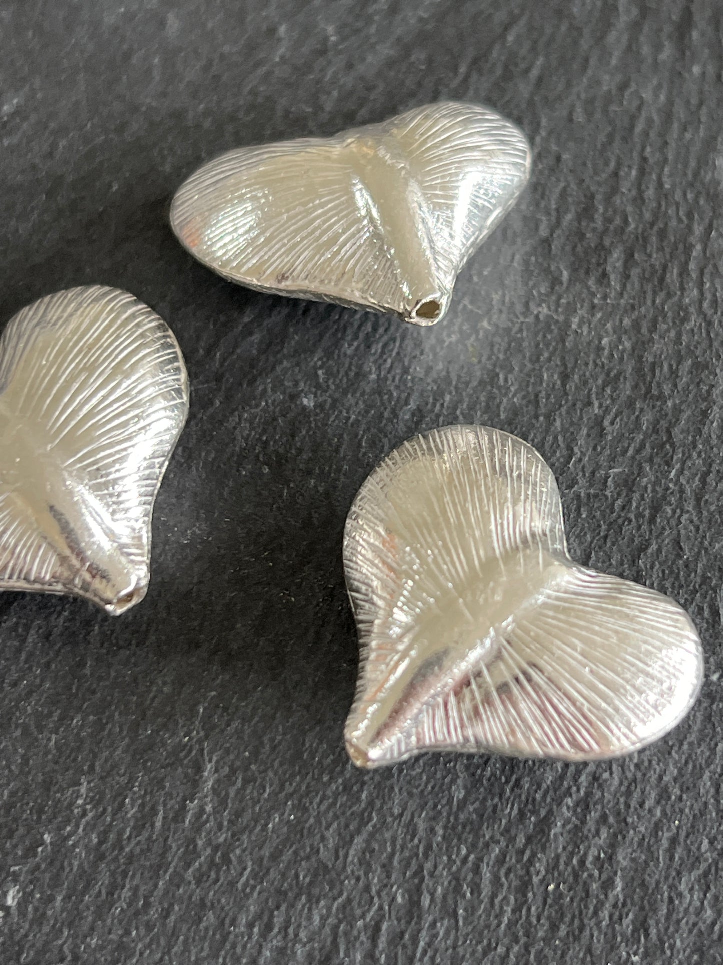 カレンシルバー ハート 穴あき 約26×22×10mm