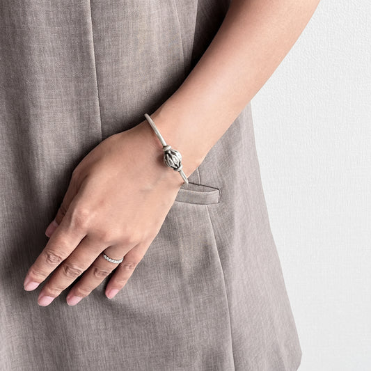 カレンシルバーバングル