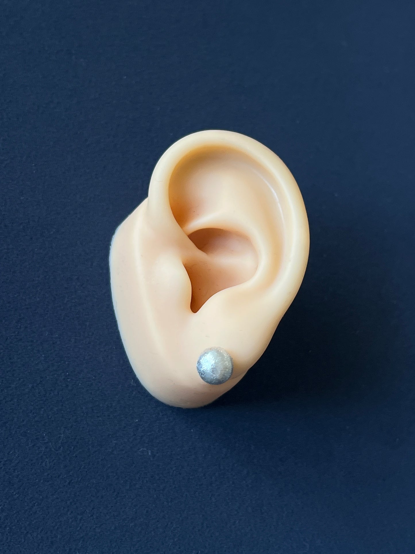 1ペア カレンシルバー ピアス ヘアライン 玉8.3mm×長さ18.7mm