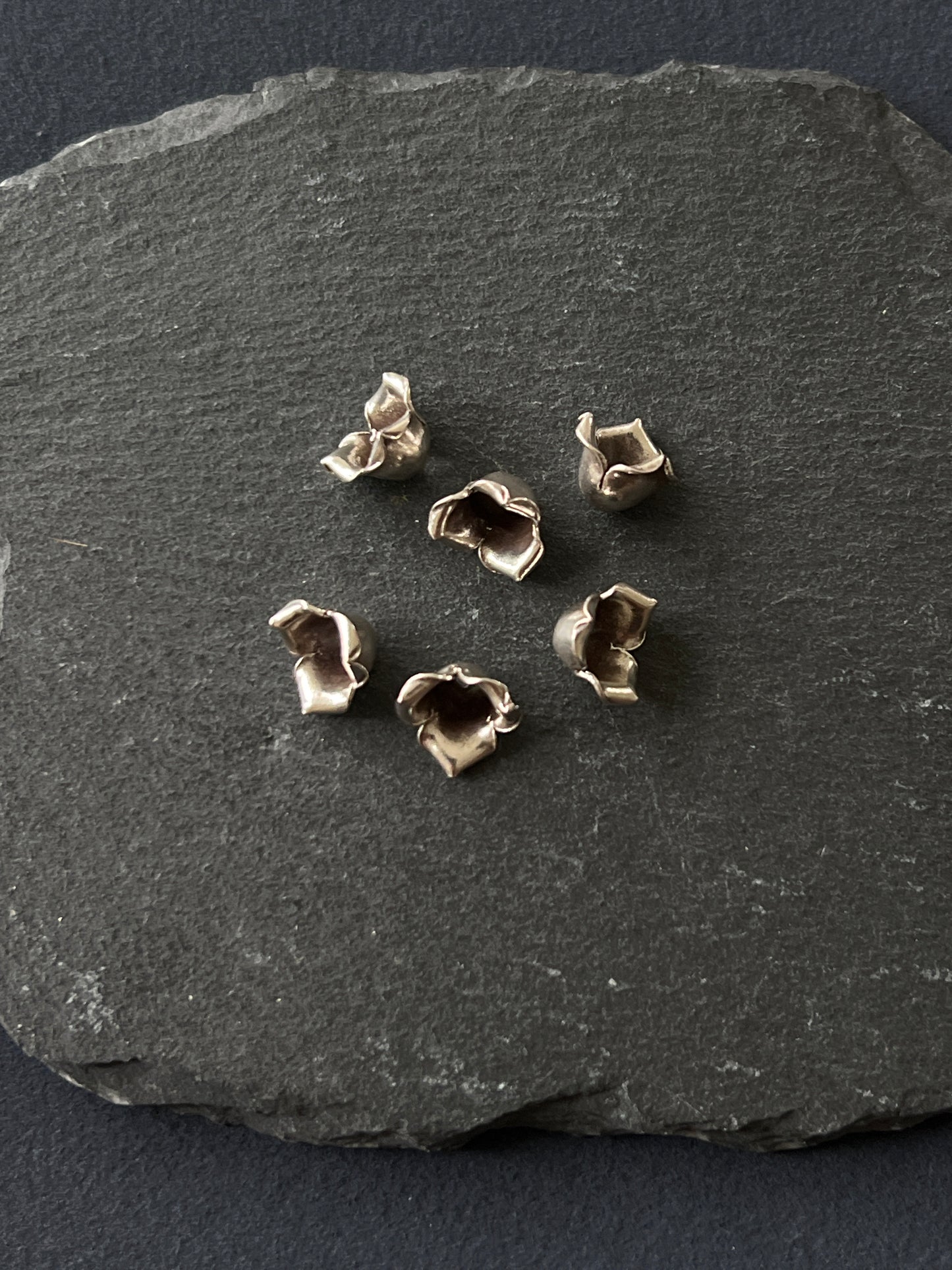 1個 カレンシルバー 貫通パーツ 8×8mm