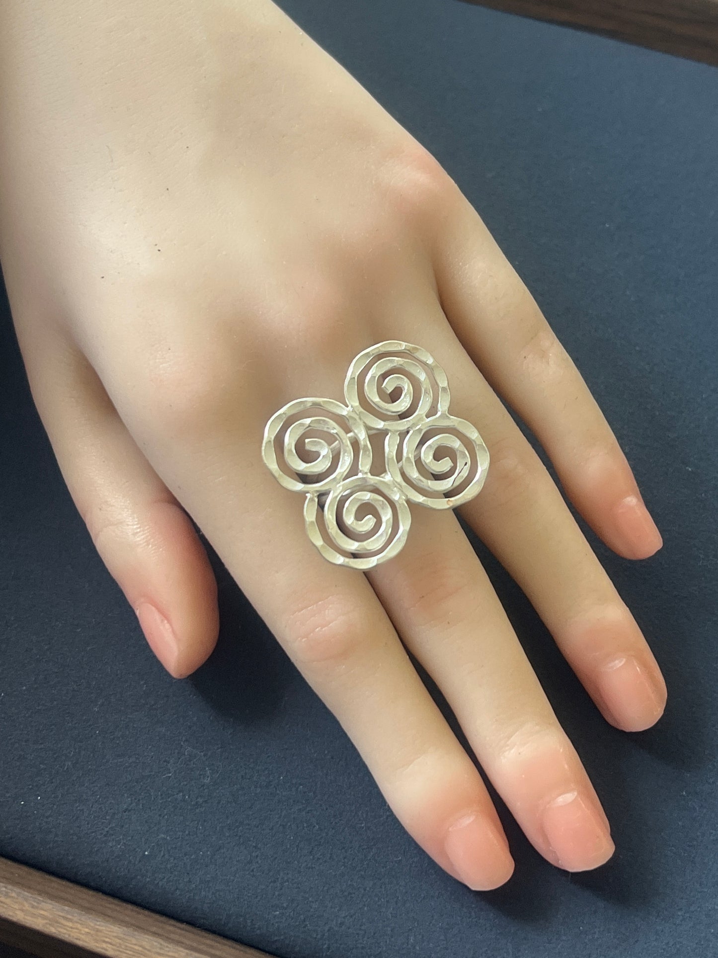 カレンシルバー リング 約32×30×21mm サイズ調整可