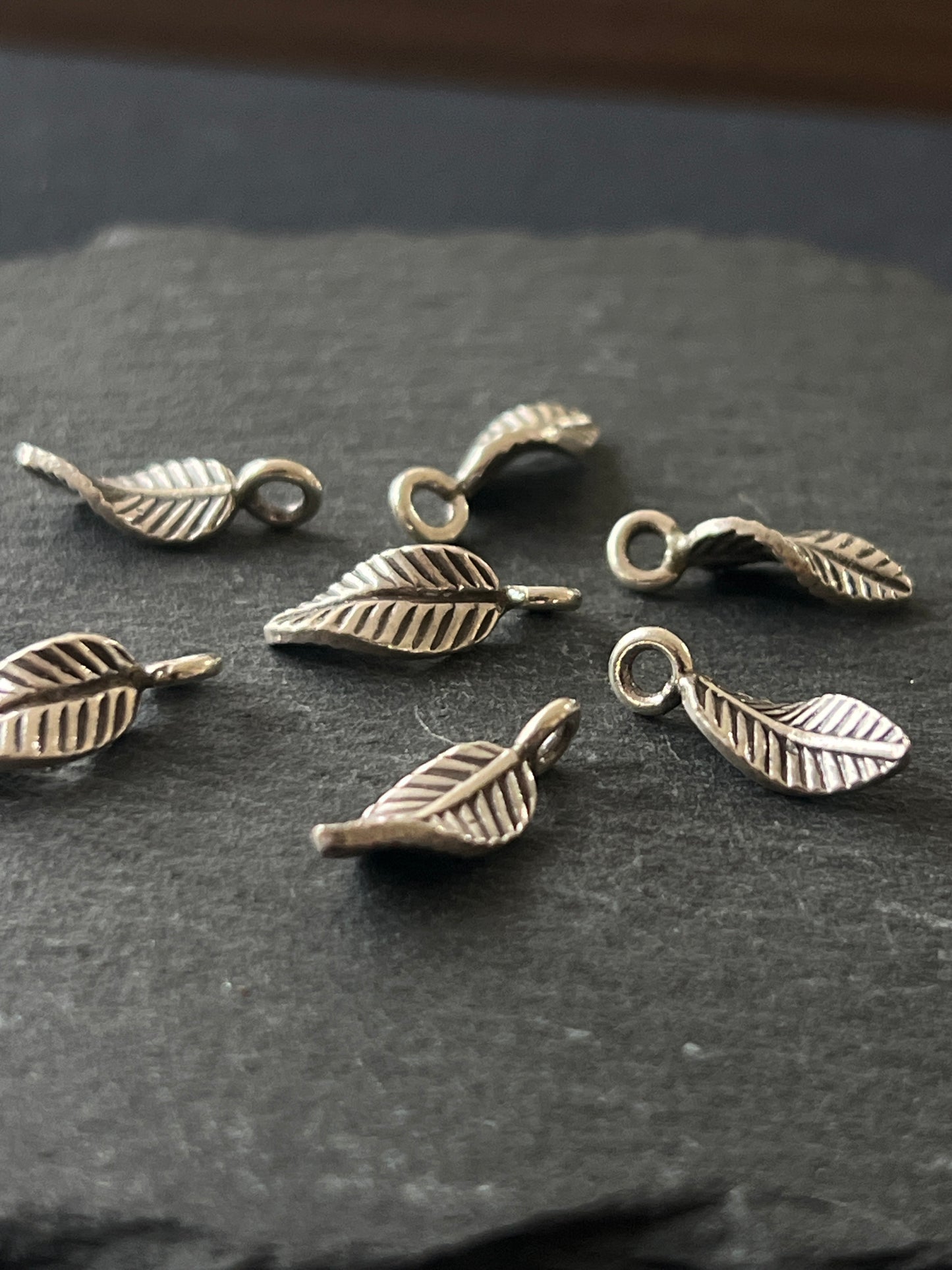 1個 カレンシルバー チャーム 葉っぱ 16.5×6mm