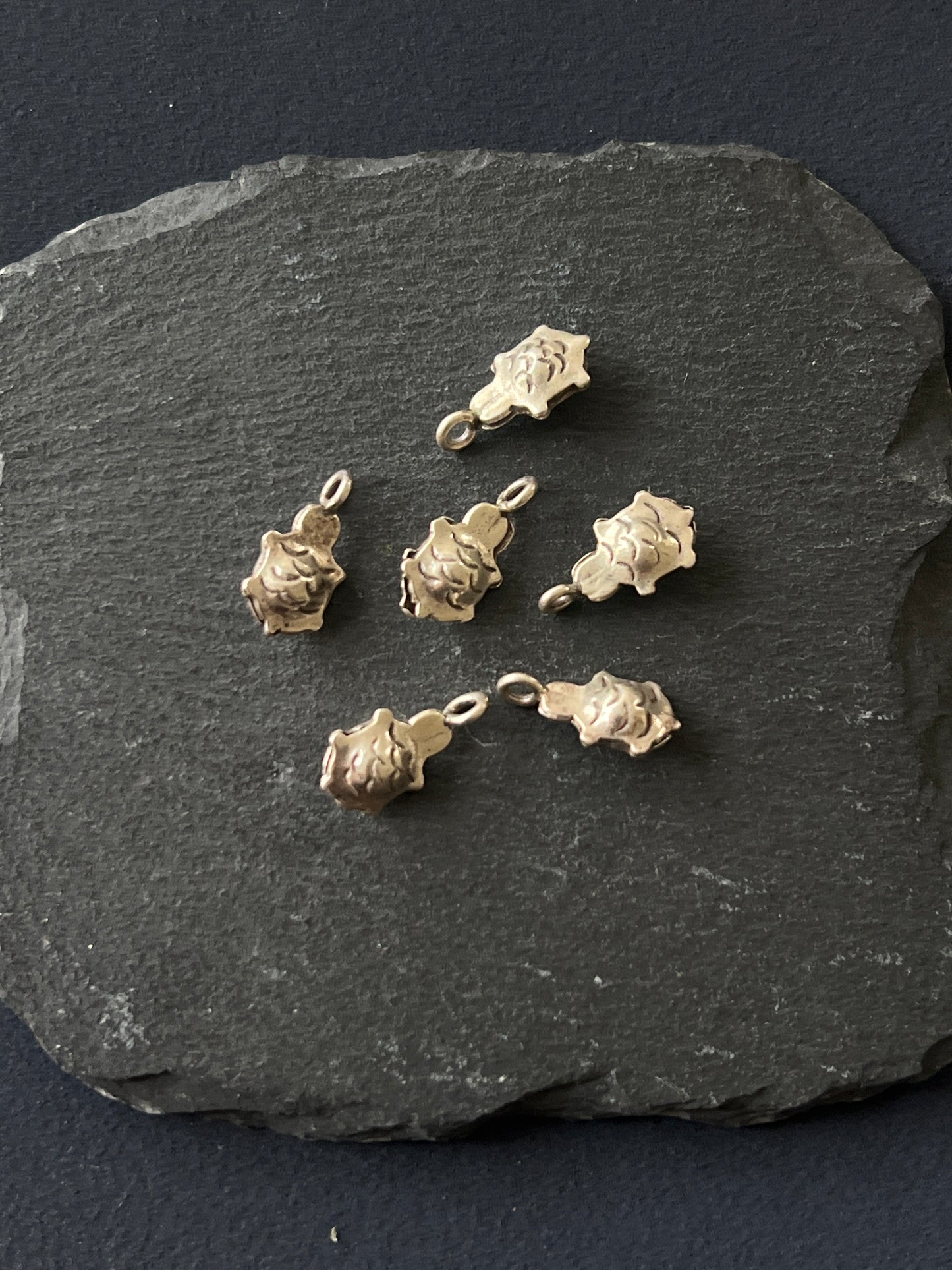 1個 カレンシルバー チャーム 亀 17.5×9×5mm