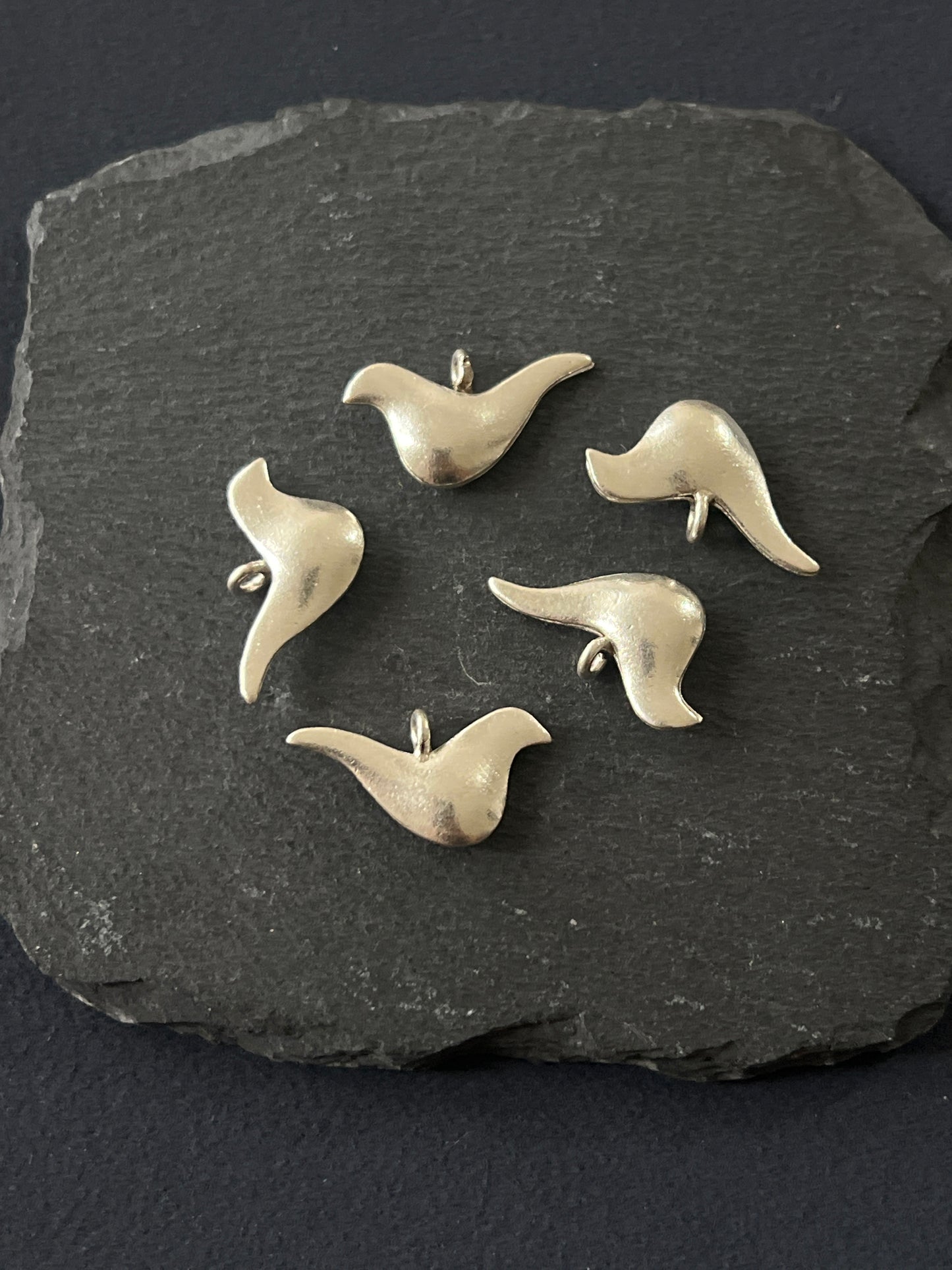1個 カレンシルバー チャーム 鳥 24×12.5×5mm