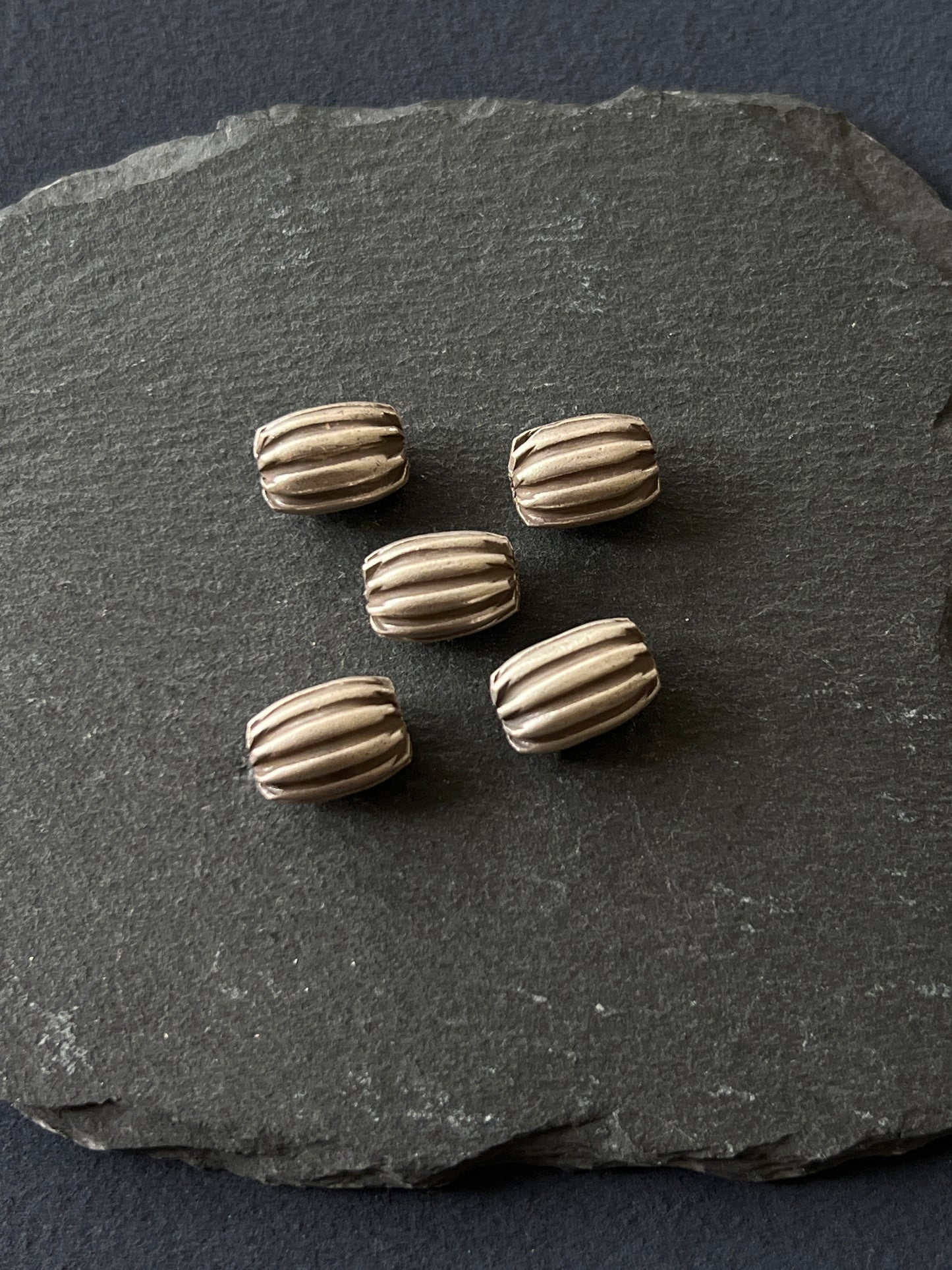 1個 カレンシルバー 貫通パーツ 12〜13×9mm