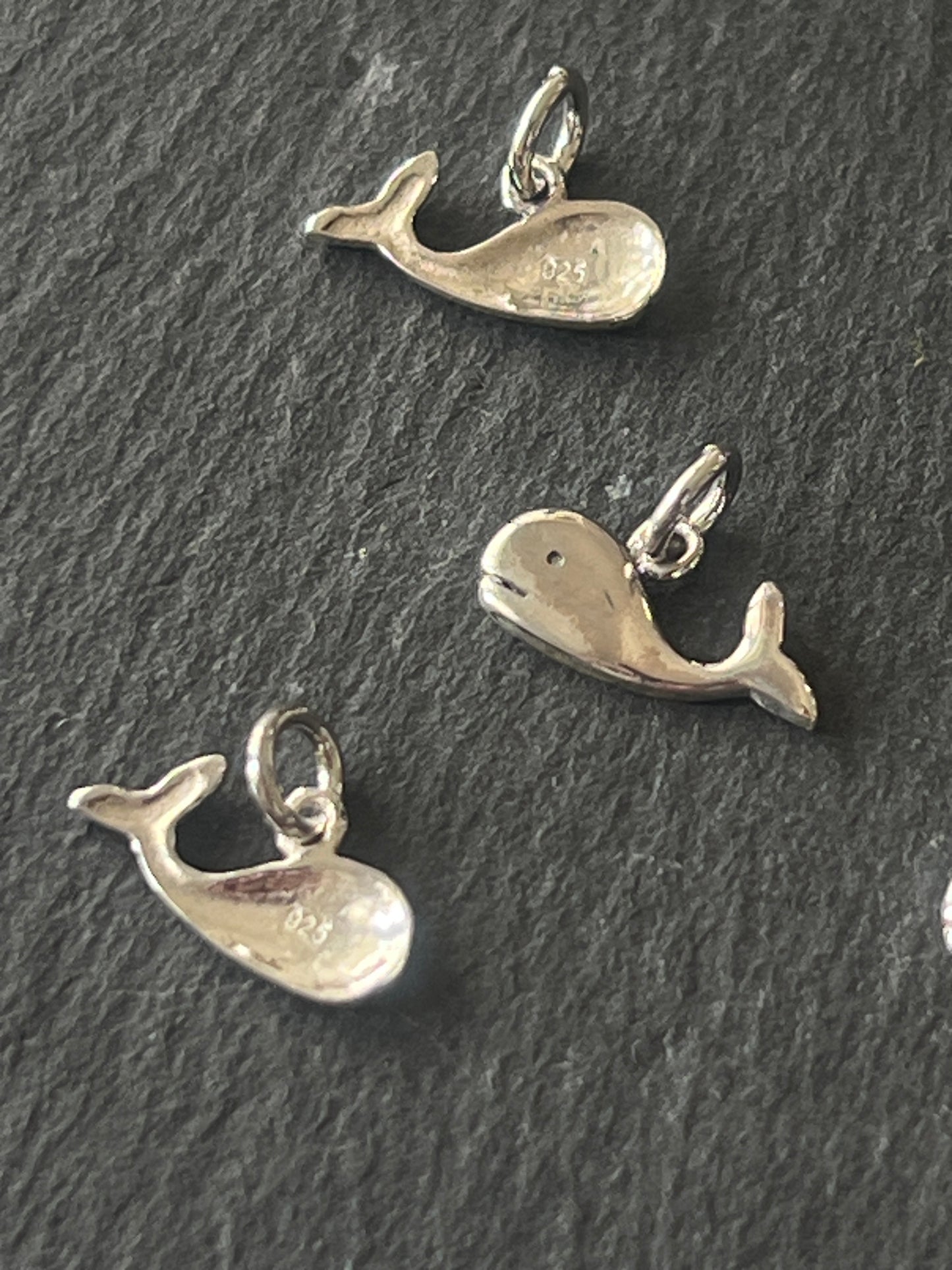 シルバー925 チャーム くじら 13×7mm 丸カン5mm