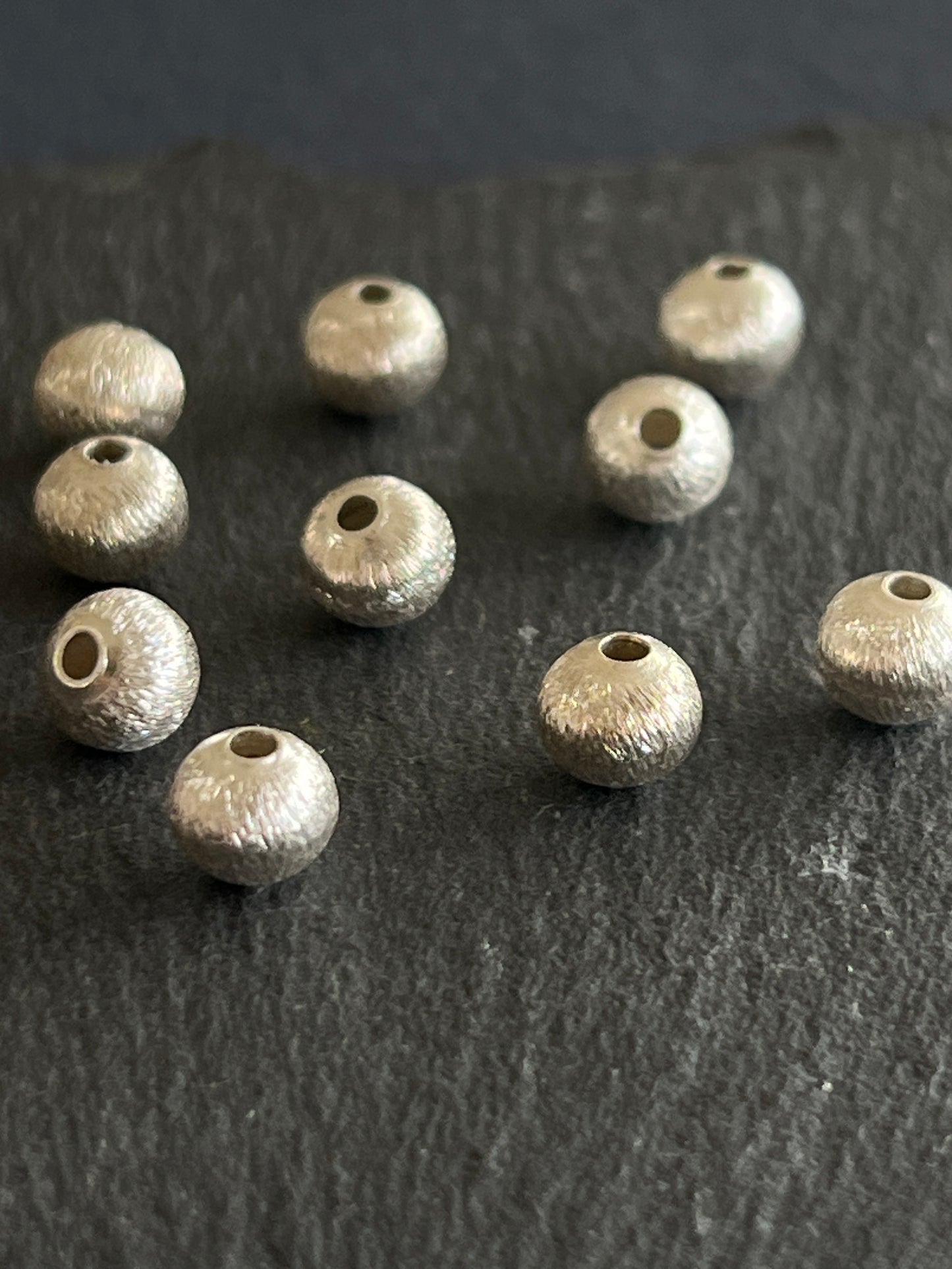 カレンシルバー ラウンド ヘアライン 6.5mm 穴あき