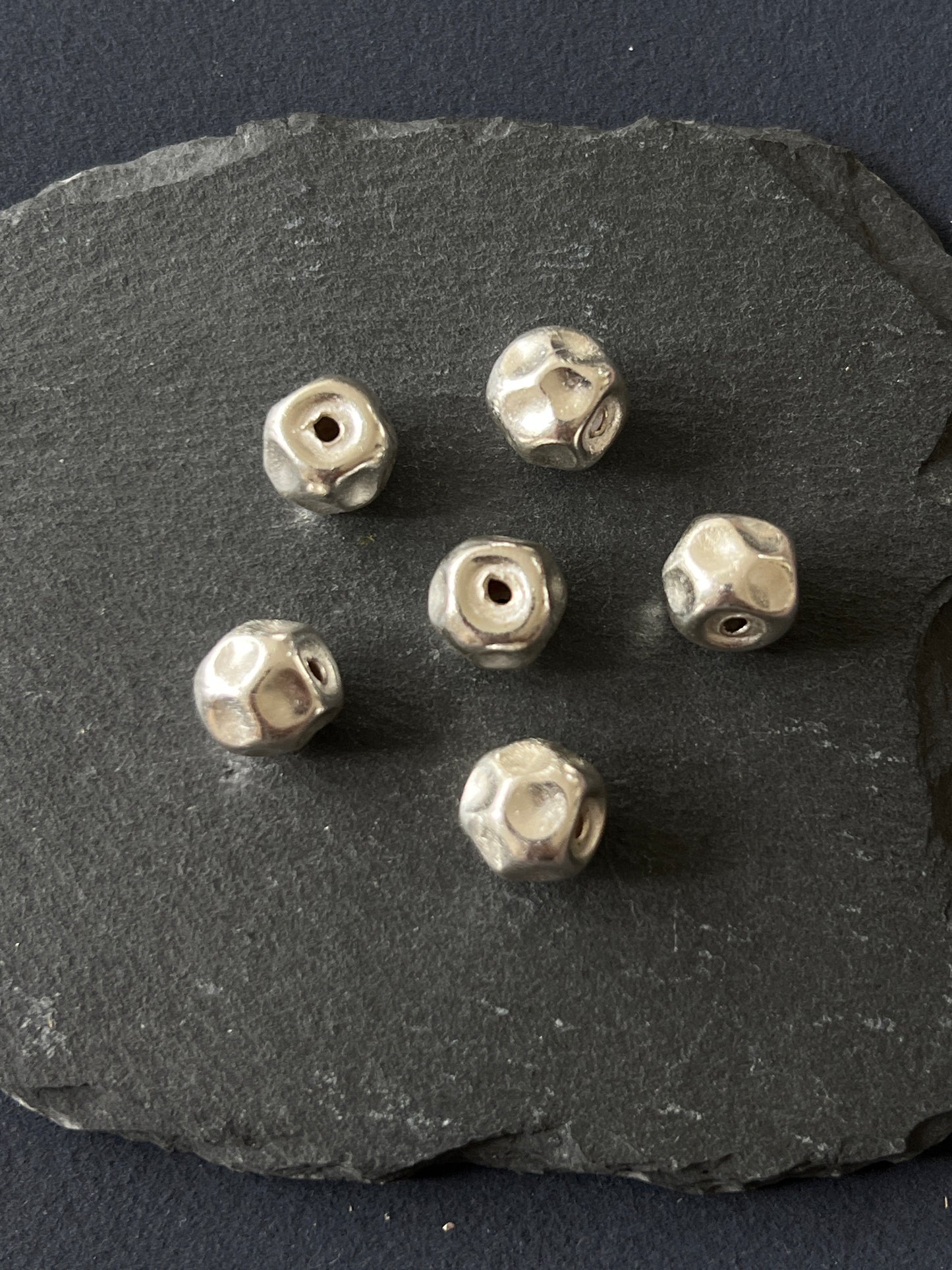 1個 カレンシルバー 貫通パーツ 11〜11.5×10mm 穴〜穴10mm