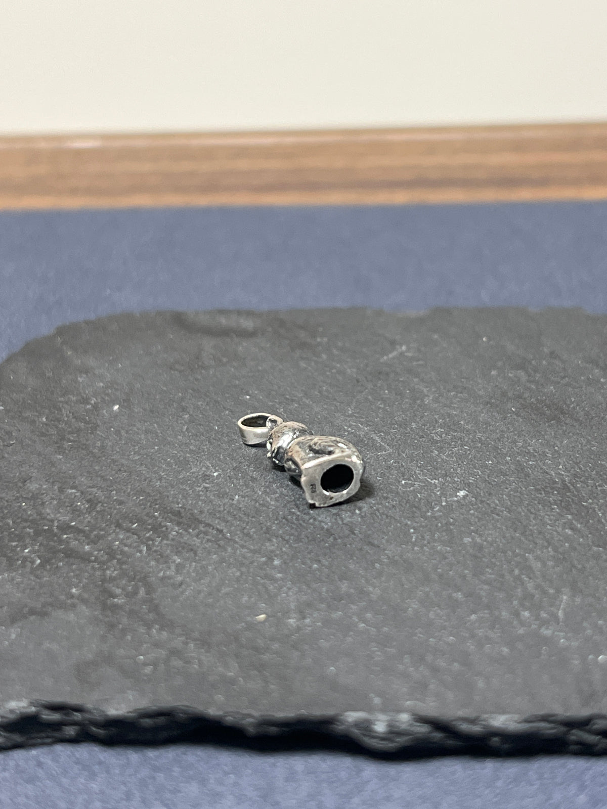 シルバー925 ペンダントトップ ネコ 6.2×22mm（バチカン含む）