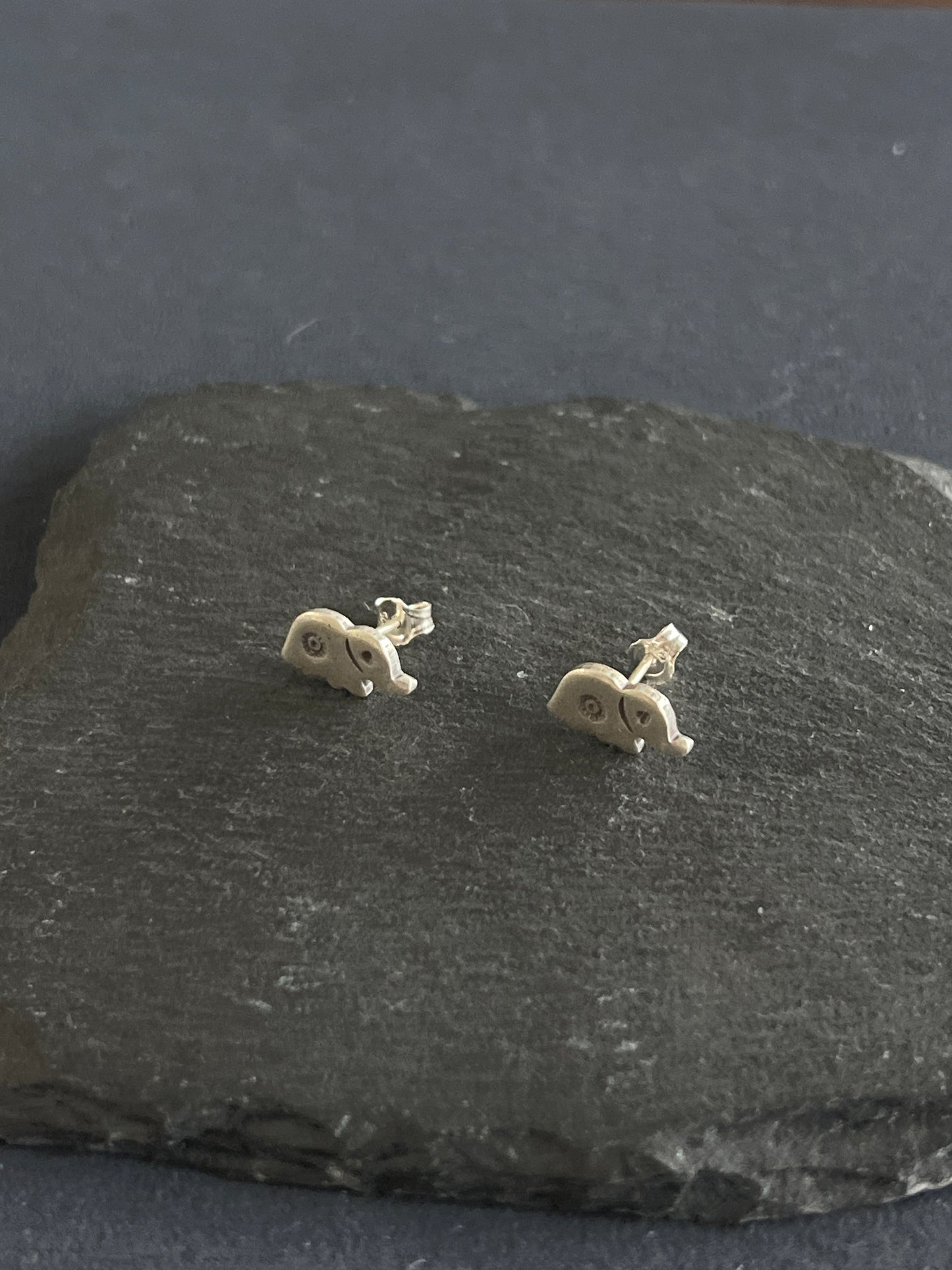 カレンシルバー スタッドピアス 象 約13×7.5×長さ13mm