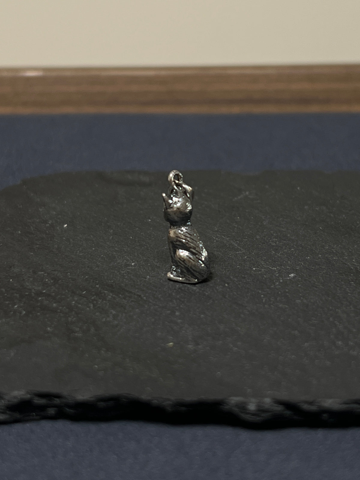 シルバー925 ペンダントトップ ネコ 6.2×22mm（バチカン含む）