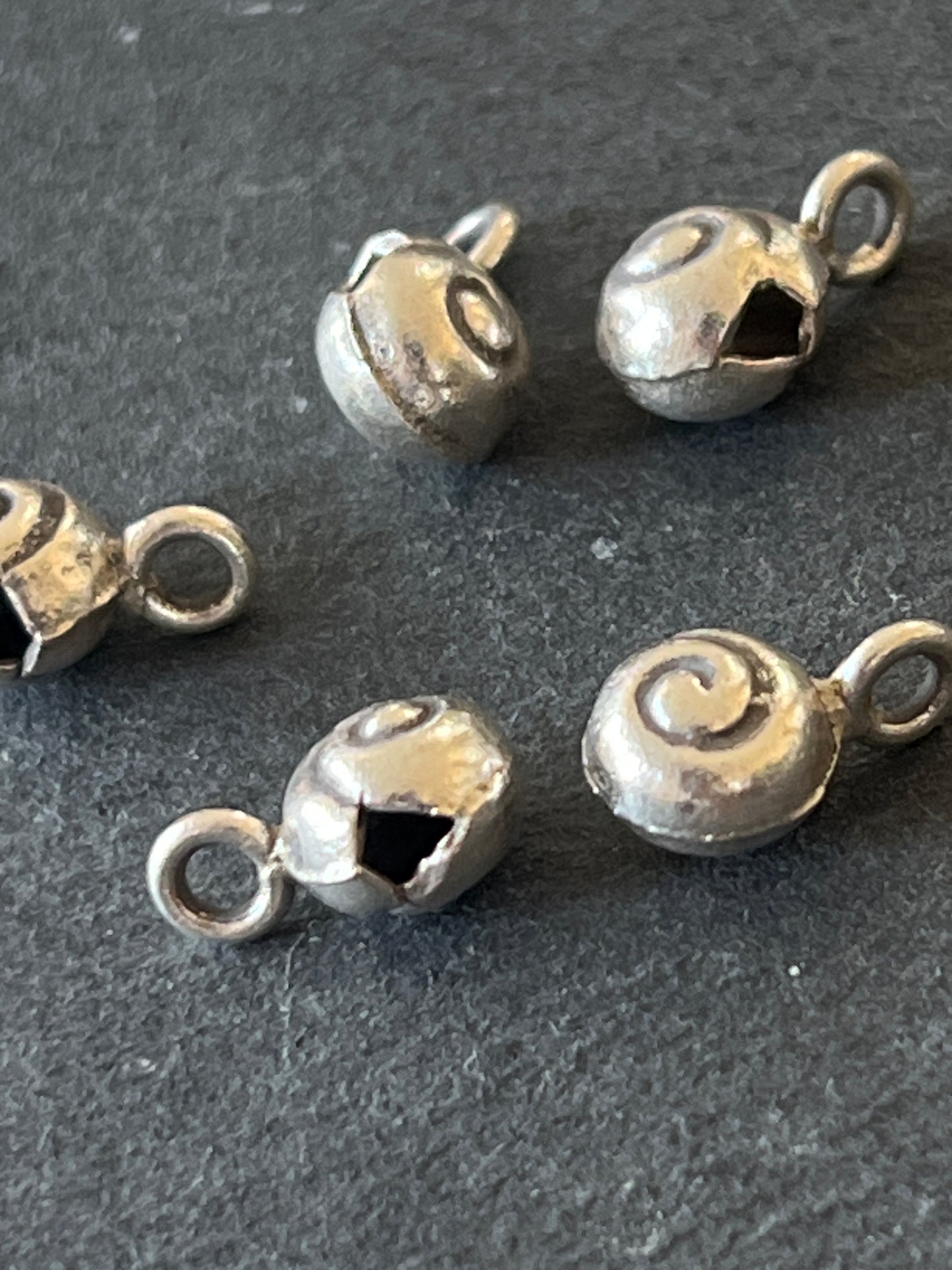 1個 カレンシルバー チャーム 13×8×6.5mm