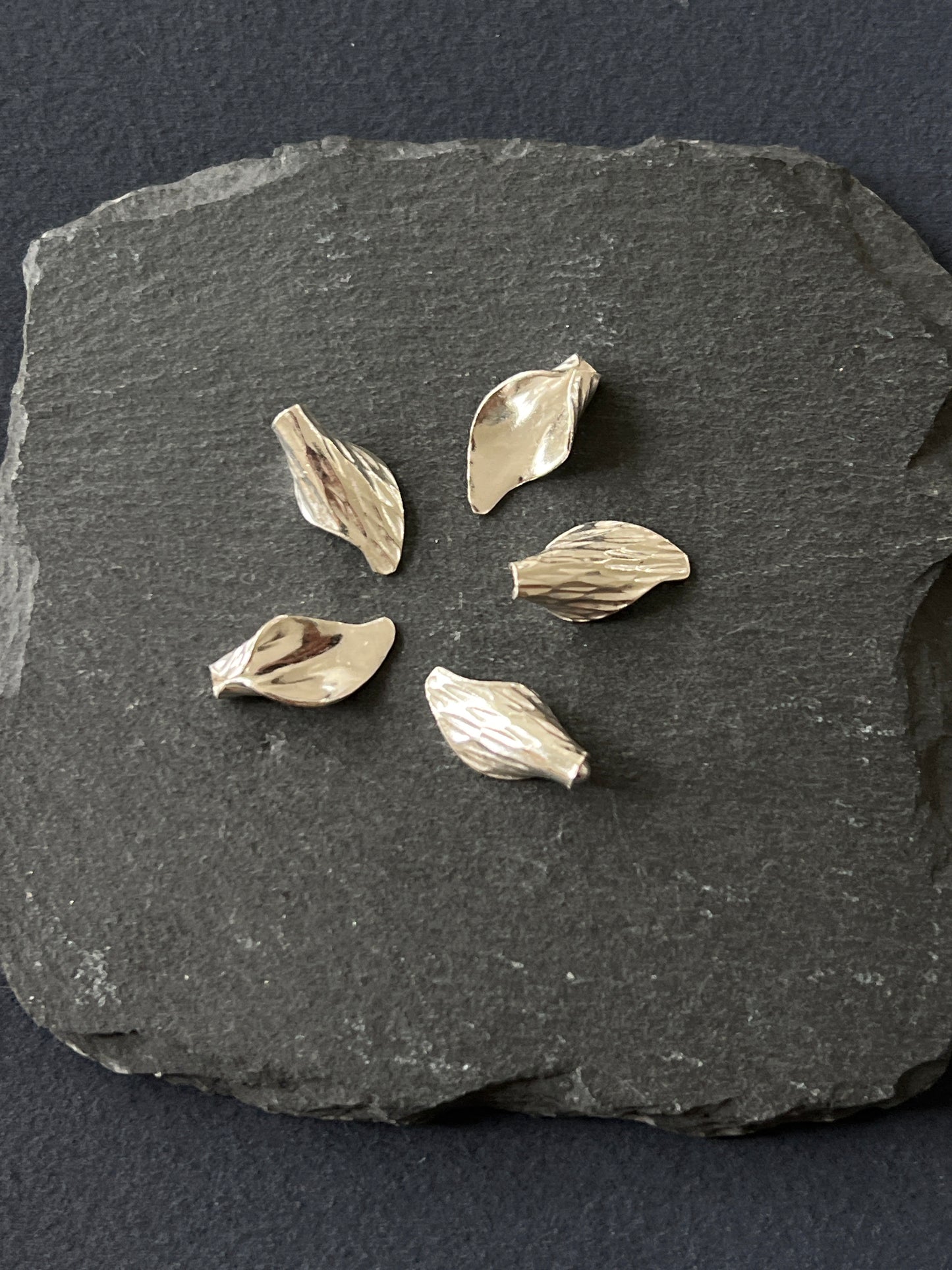 1個 カレンシルバー 貫通パーツ 18×9×5.5mm