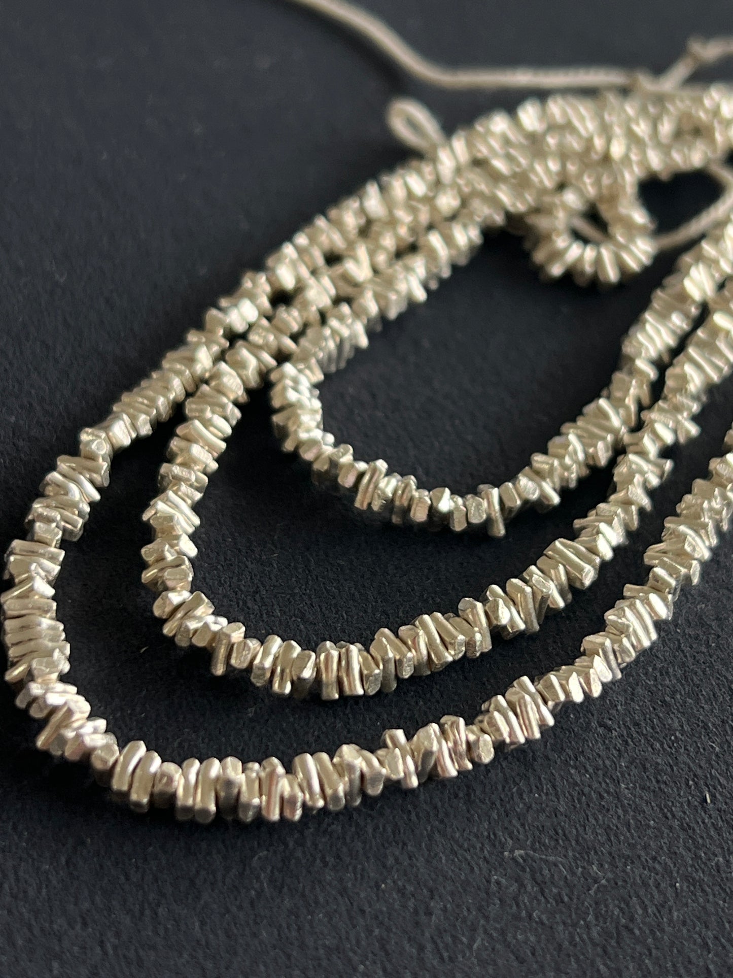 17cm カレンシルバー ビーズ  4×2.5×1.4mm