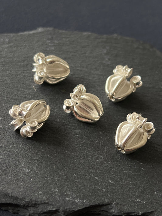 1個 カレンシルバー 貫通パーツ 14.5〜15×12mm