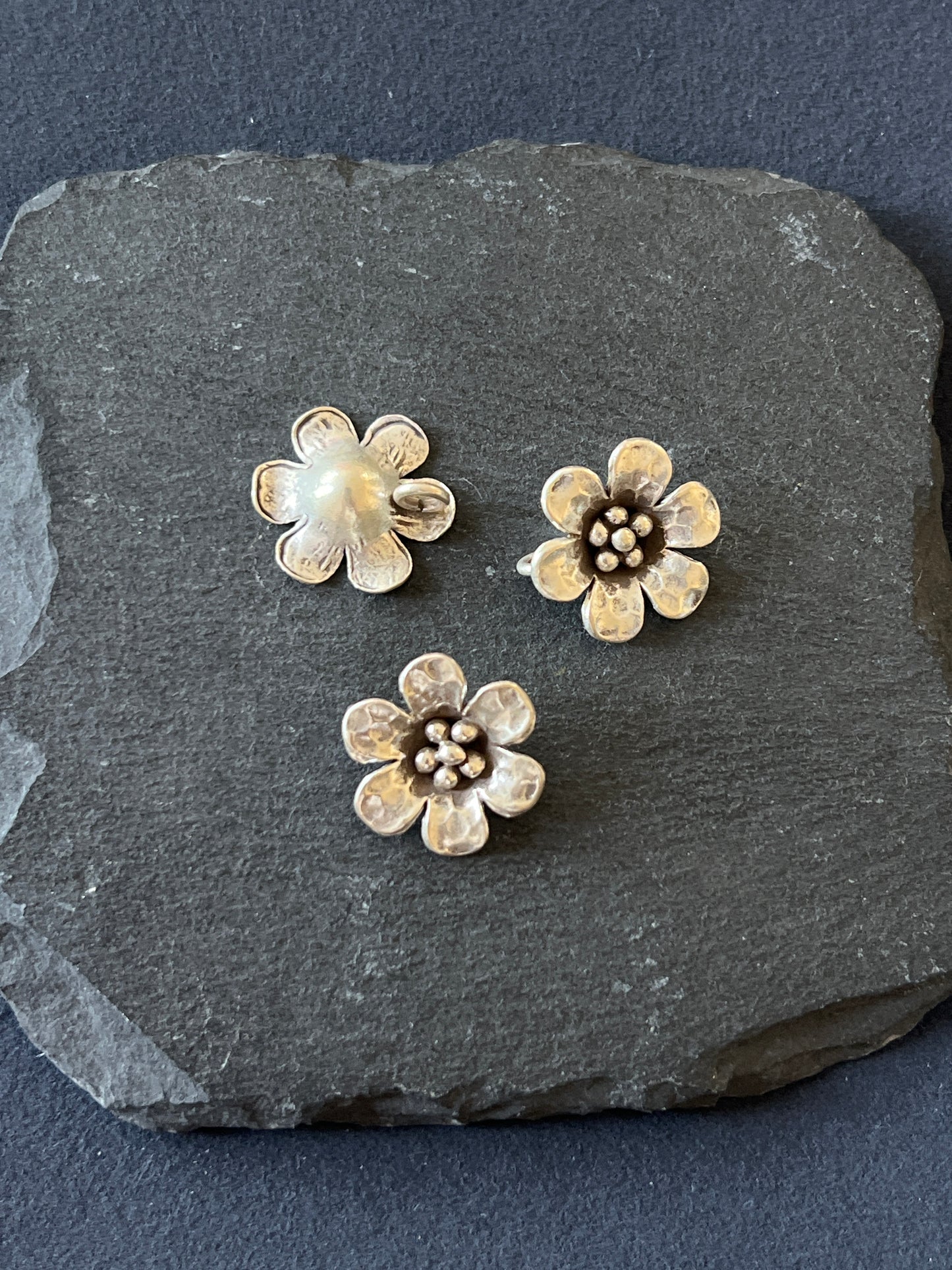 1個 カレンシルバー チャーム 花 19×19×5.5mm