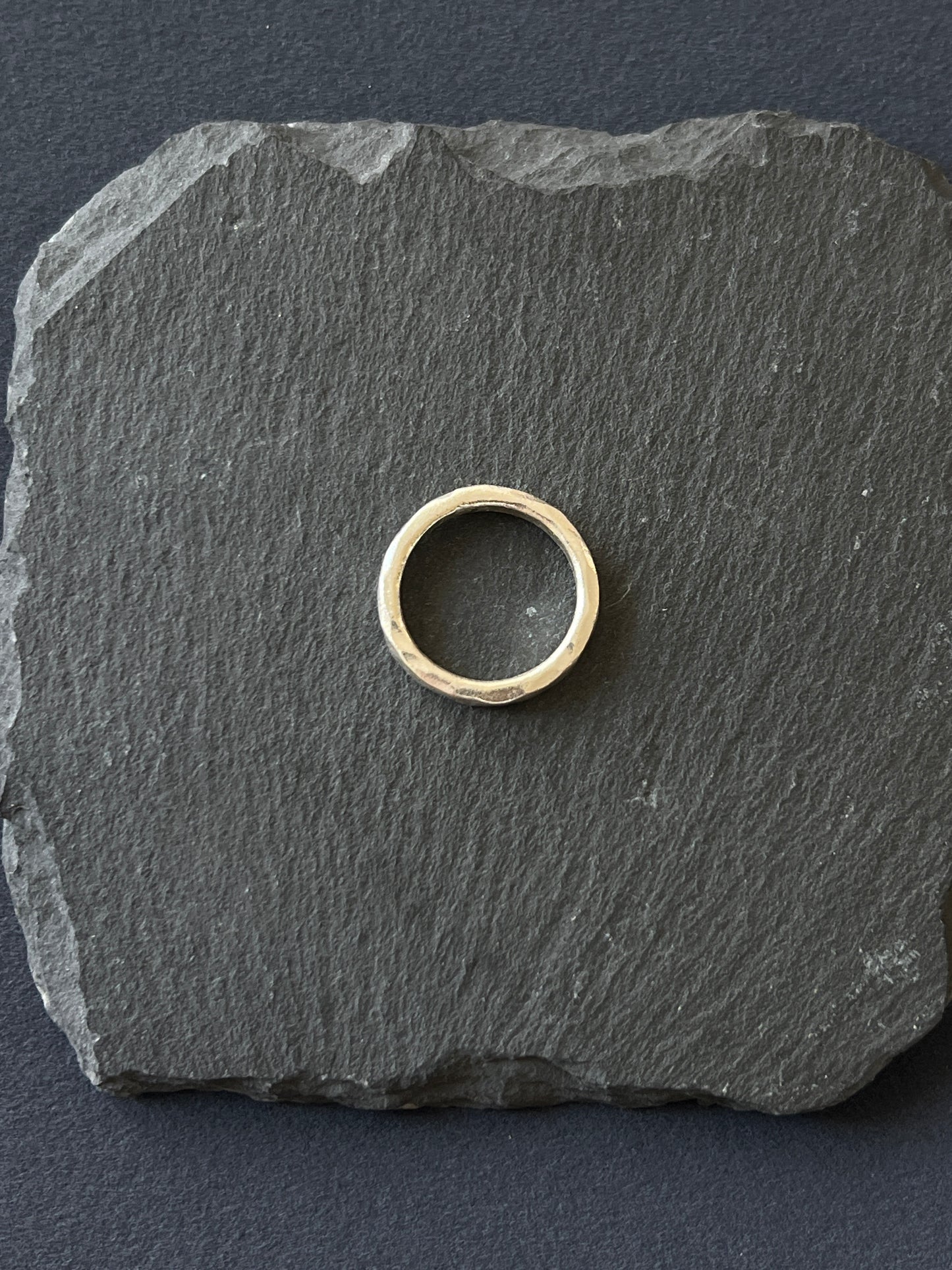 カレンシルバー リング 槌目 約3mm×厚さ2mm