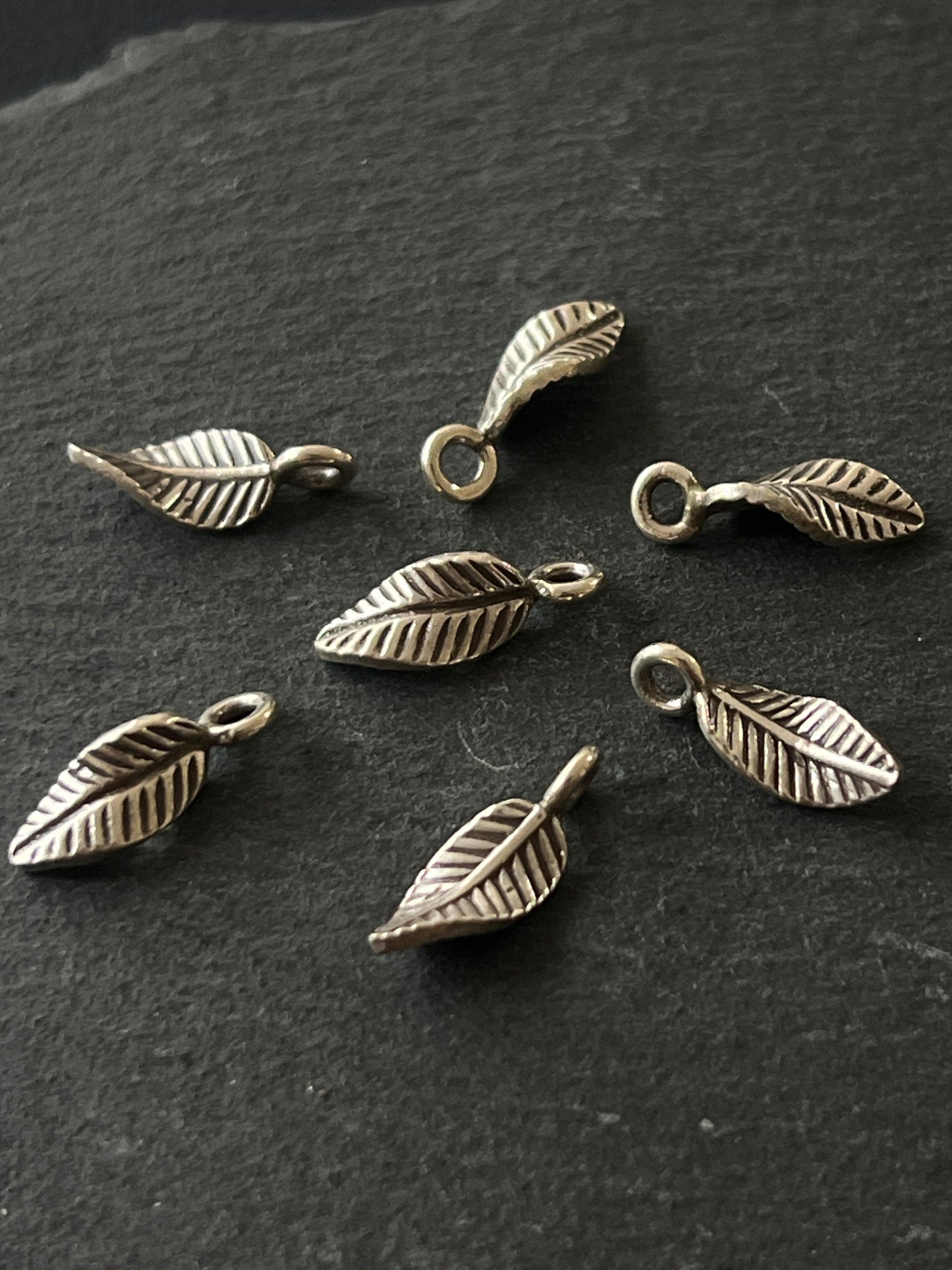 1個 カレンシルバー チャーム 葉っぱ 16.5×6mm