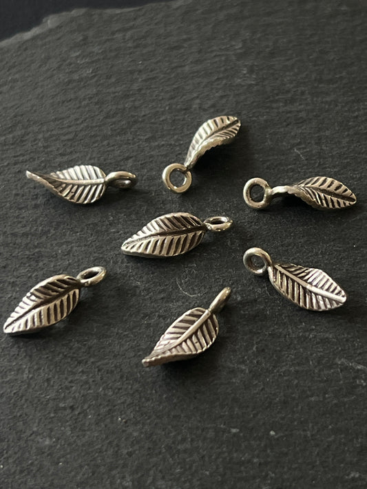 1個 カレンシルバー チャーム 葉っぱ 16.5×6mm