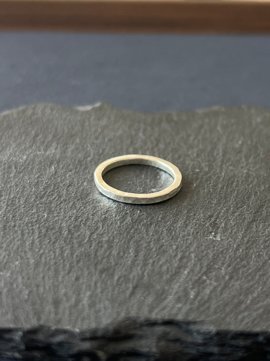 カレンシルバー リング 槌目 約1.8×厚み1.5mm