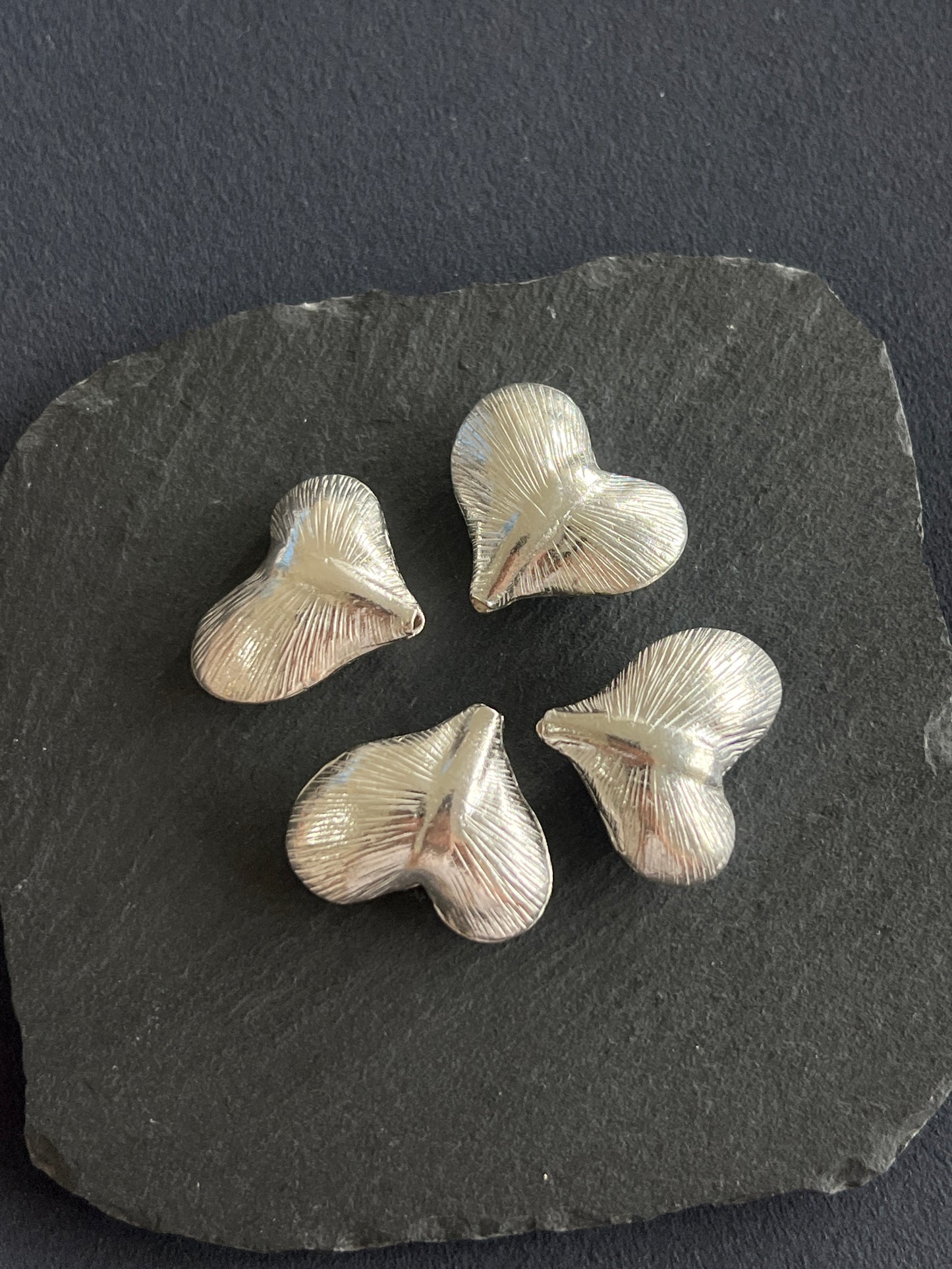 1個 カレンシルバー ハート 26×22mm 貫通穴