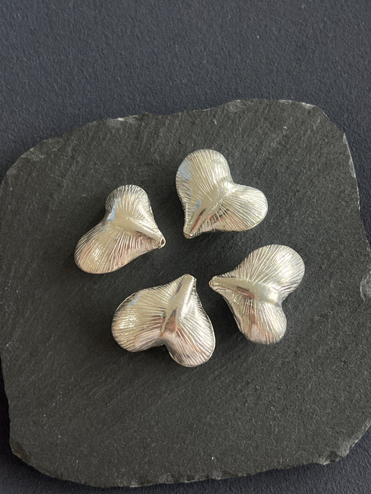 1個 カレンシルバー ハート 26×22mm 貫通穴