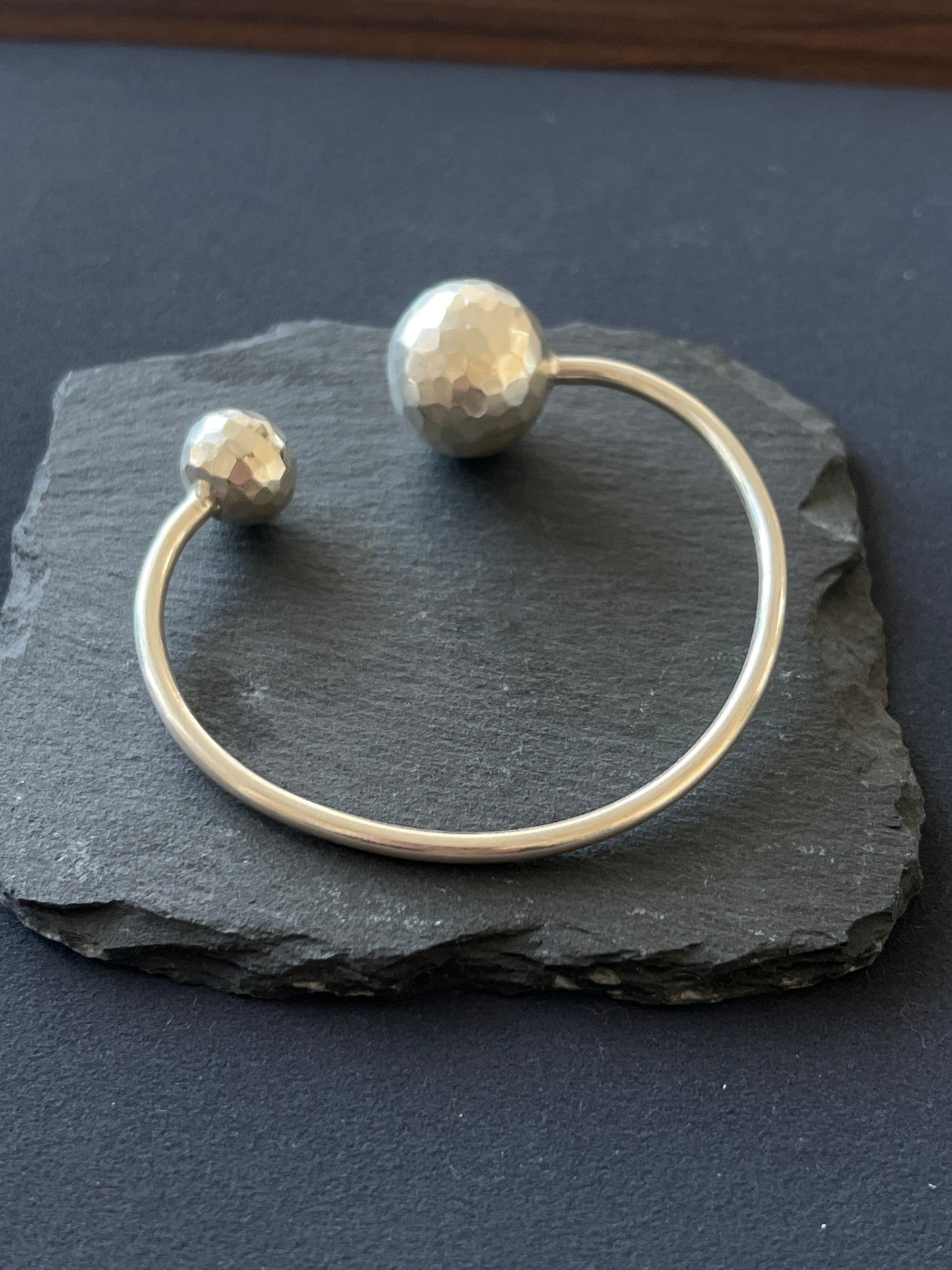 カレンシルバー バングル 玉19mm、13mm 腕3mm