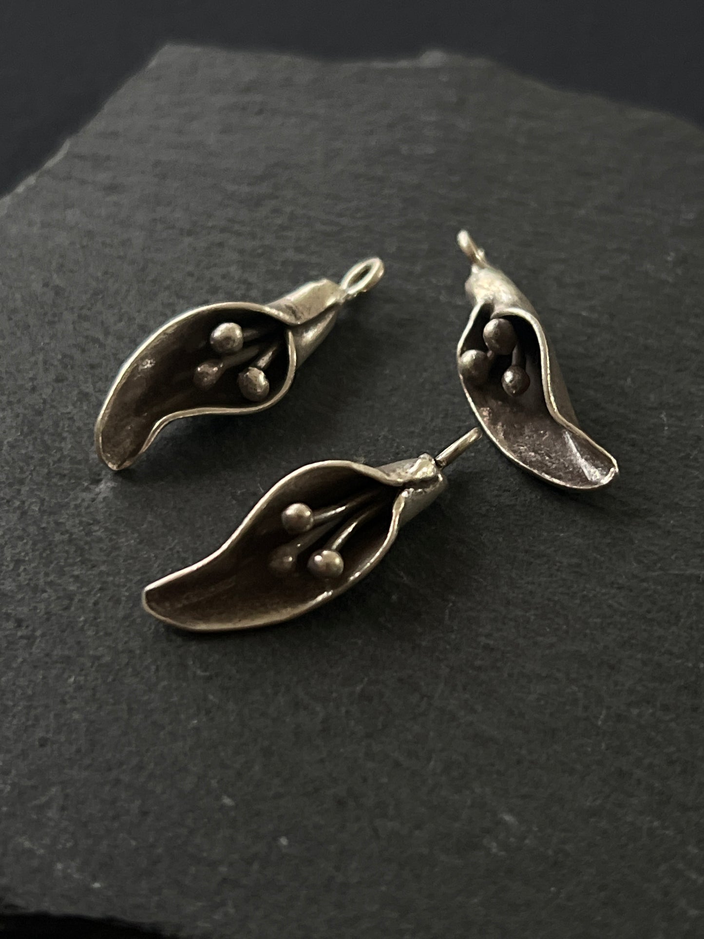 1個 カレンシルバー チャーム 花 28×9mm