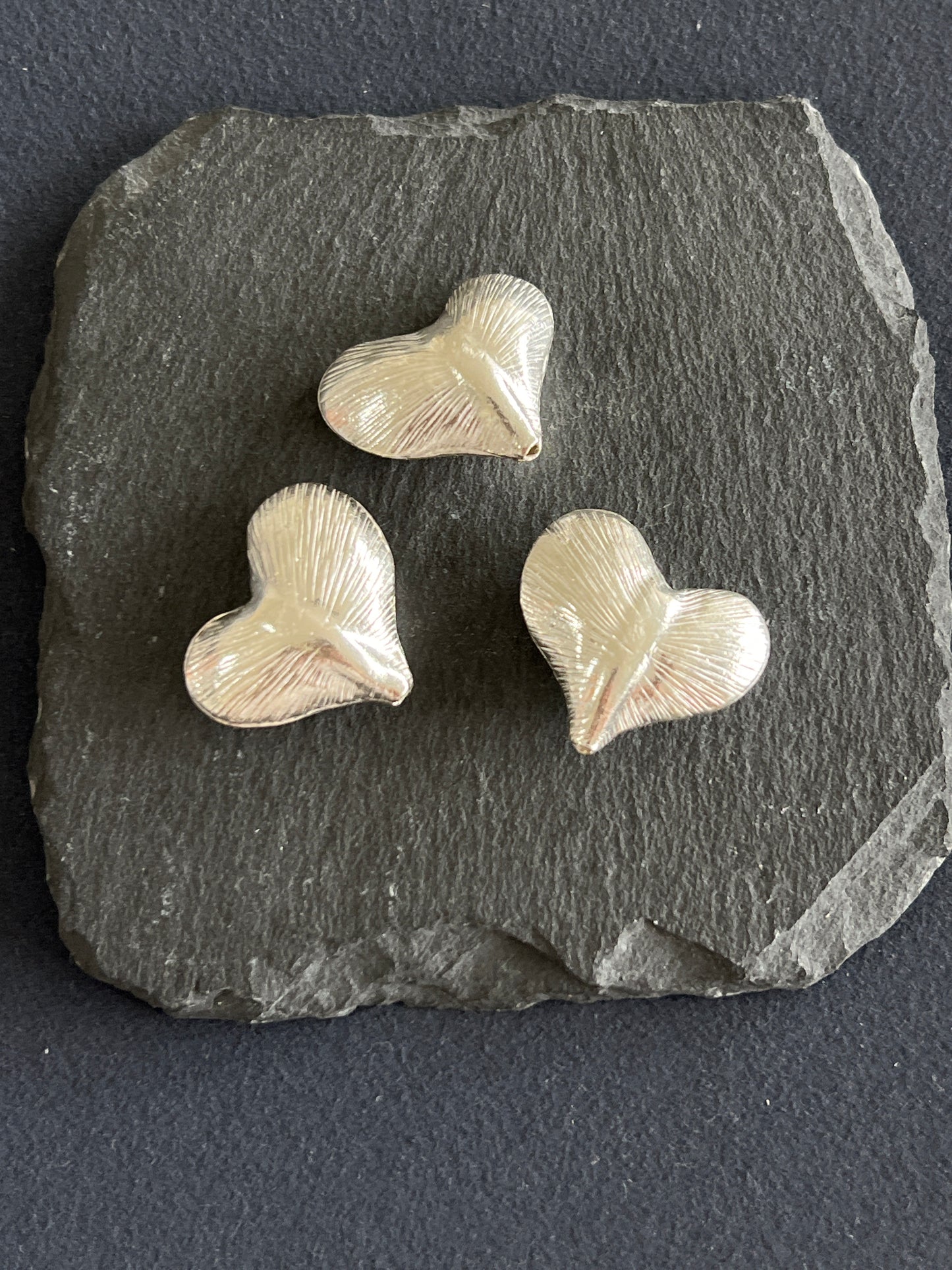 カレンシルバー ハート 穴あき 約26×22×10mm