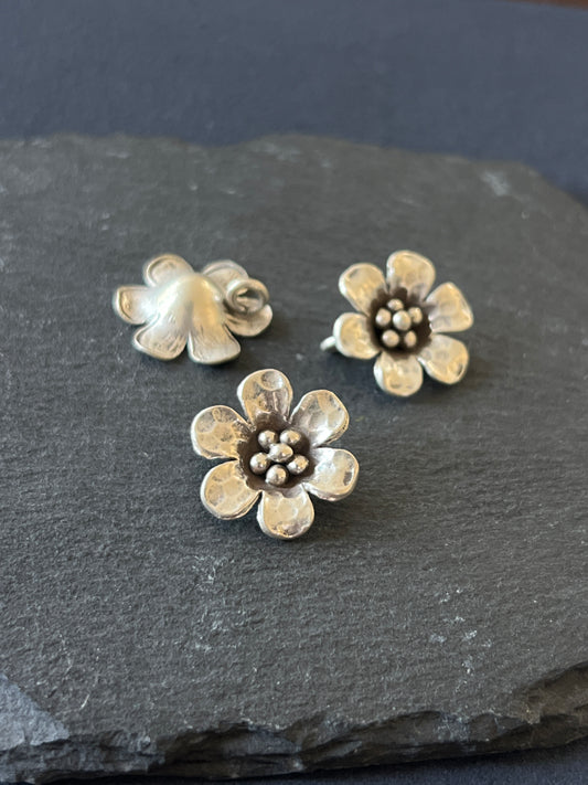 1個 カレンシルバー チャーム 花 19×19×5.5mm