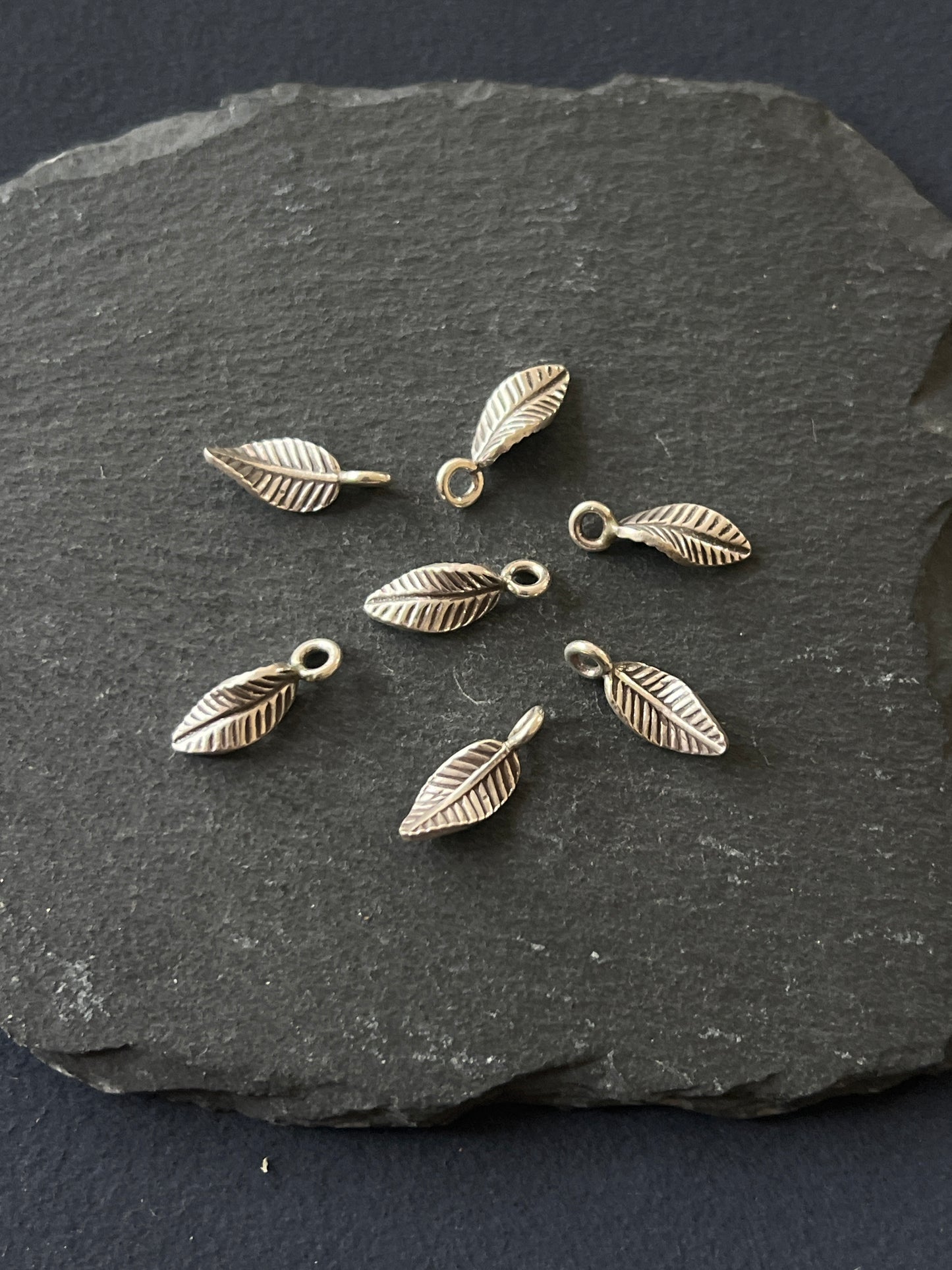 1個 カレンシルバー チャーム 葉っぱ 16.5×6mm
