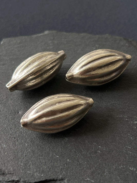 1個 カレンシルバー 貫通パーツ 34×17×15mm