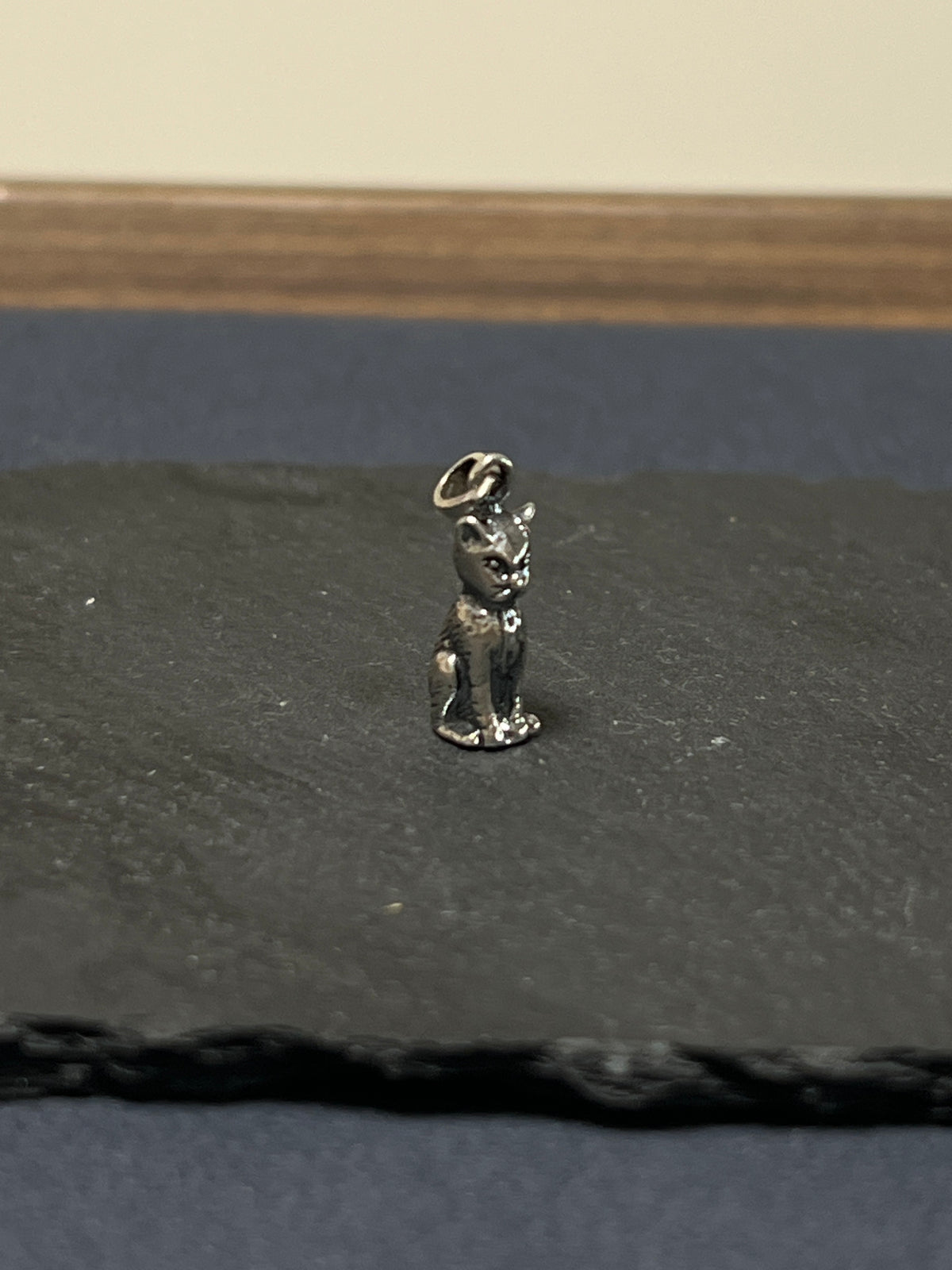 シルバー925 ペンダントトップ ネコ 6.2×22mm（バチカン含む）