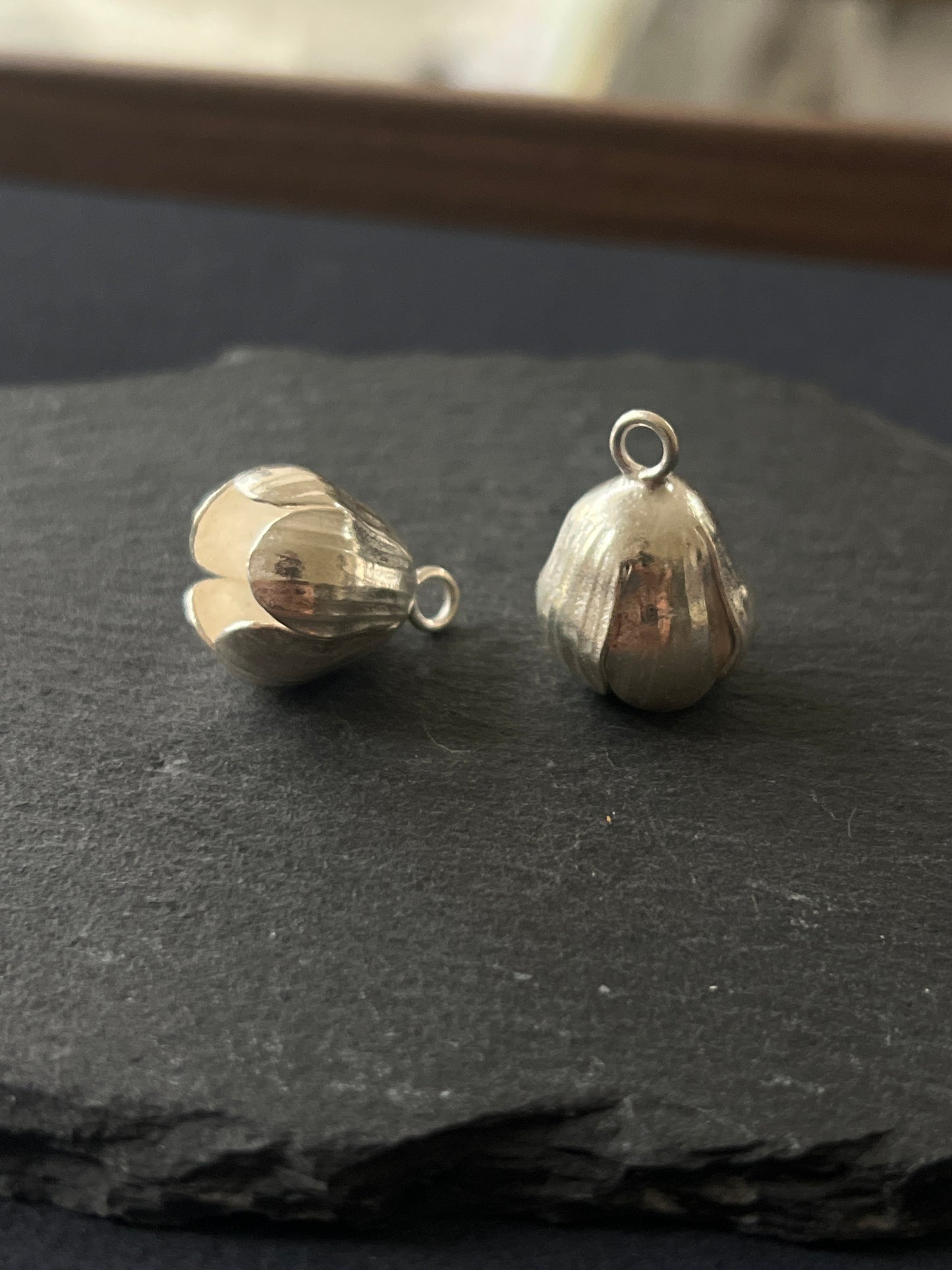 1個 カレンシルバー チャーム 花 20×15.5mm