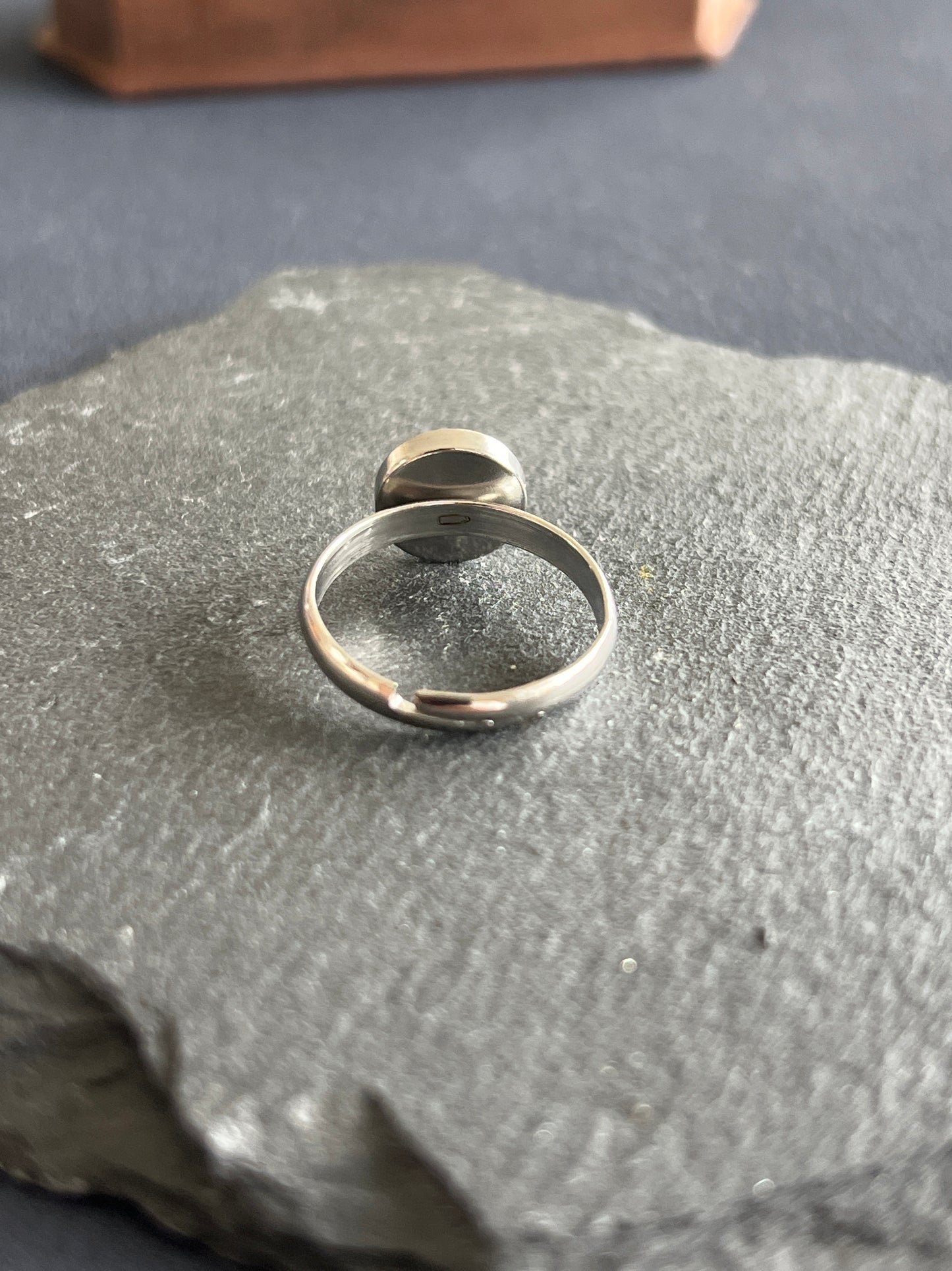 5個 リング空枠 ステンレススチール 皿8mm 約13号 調整可