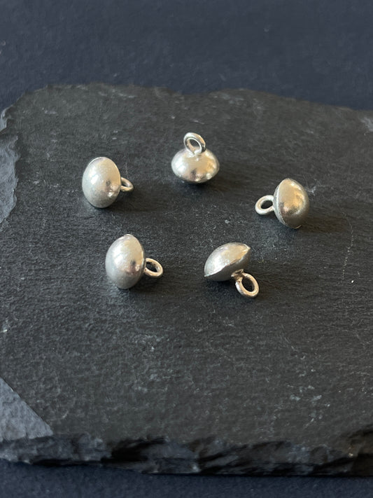 1個 カレンシルバー チャーム  11×9.5mm