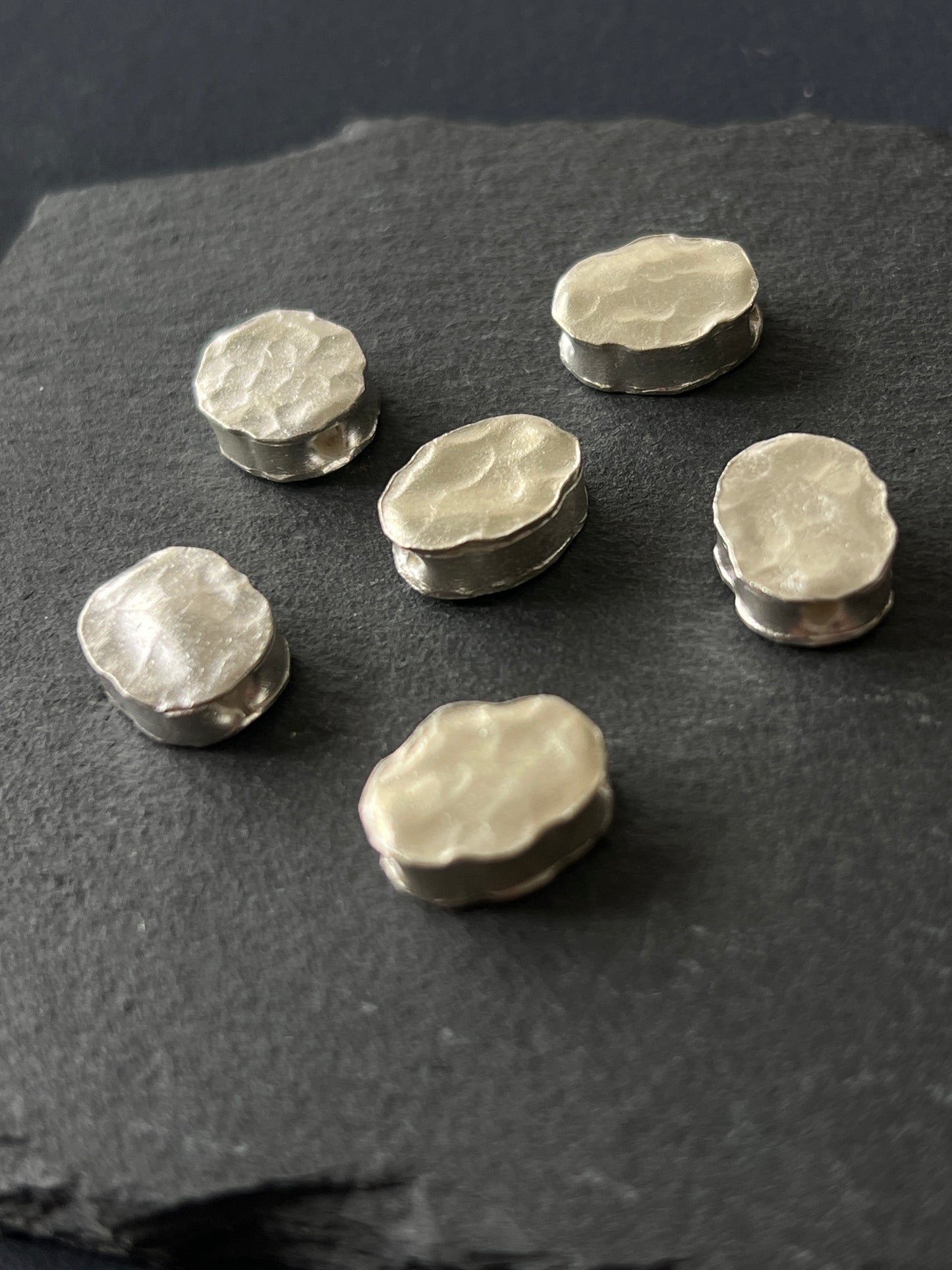 1個 カレンシルバー 貫通パーツ 14×11×5mm