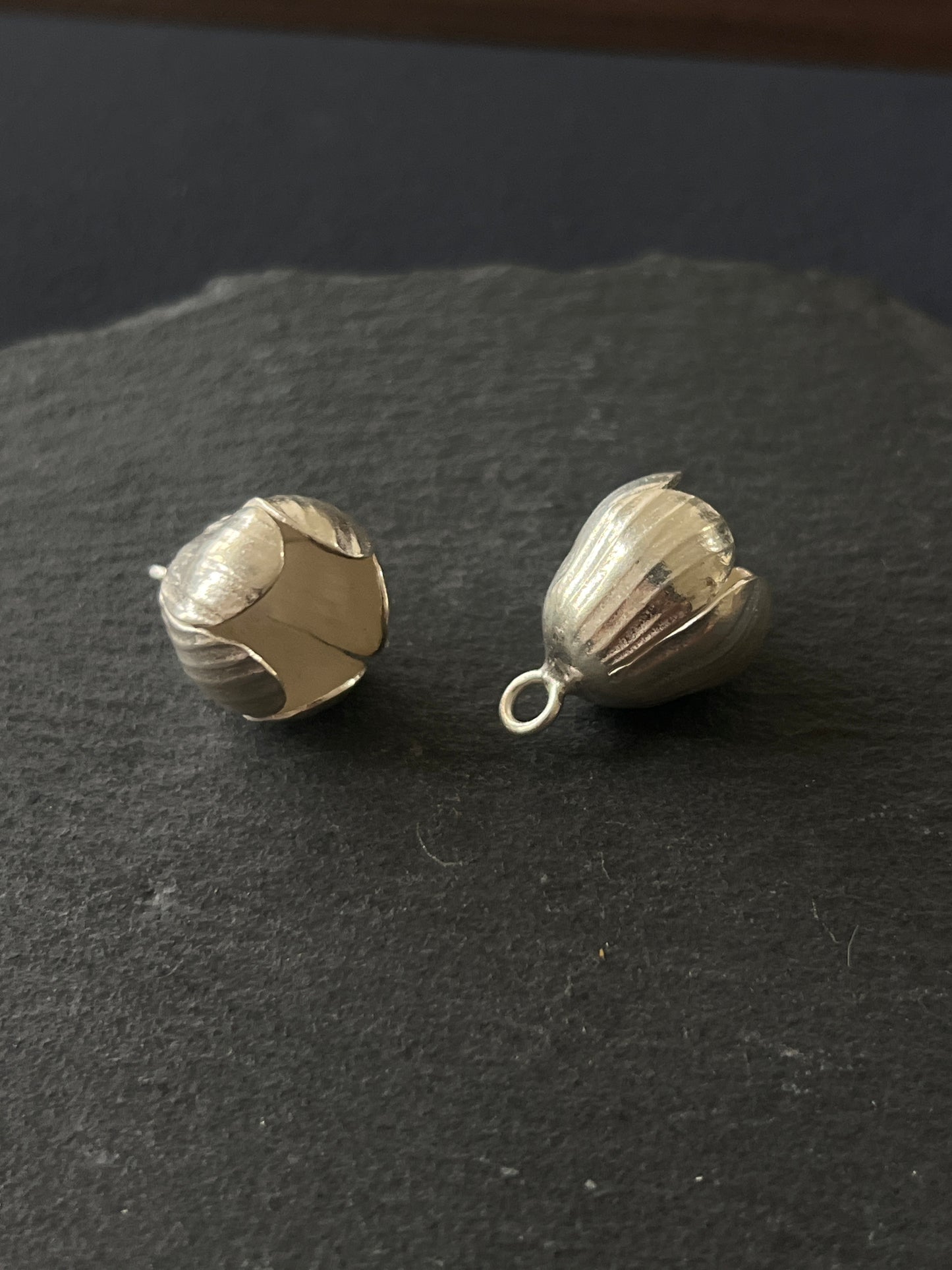 1個 カレンシルバー チャーム 花 20×15.5mm