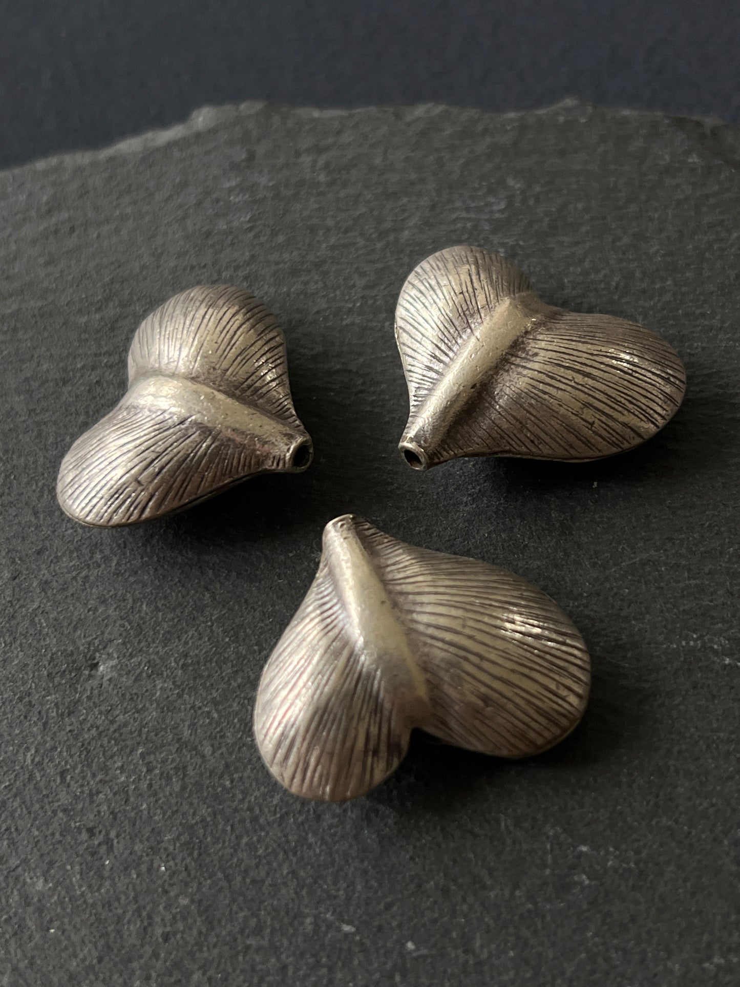 1個 カレンシルバー 貫通パーツ ハート 26×22×10mm
