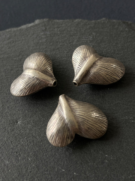 1個 カレンシルバー 貫通パーツ ハート 26×22×10mm