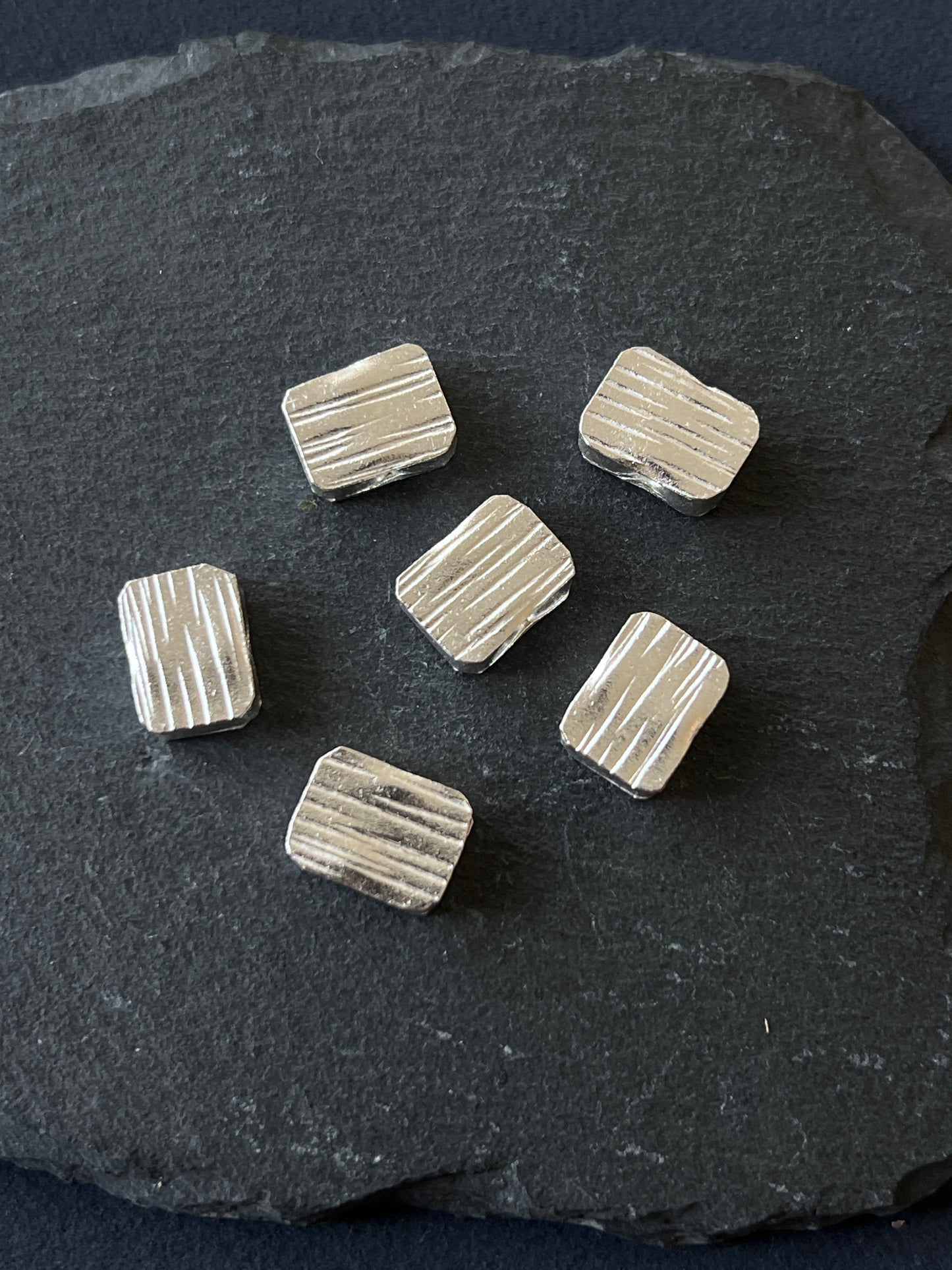 1個 カレンシルバー 貫通パーツ 12.5×9×5mm 穴〜穴9.5mm