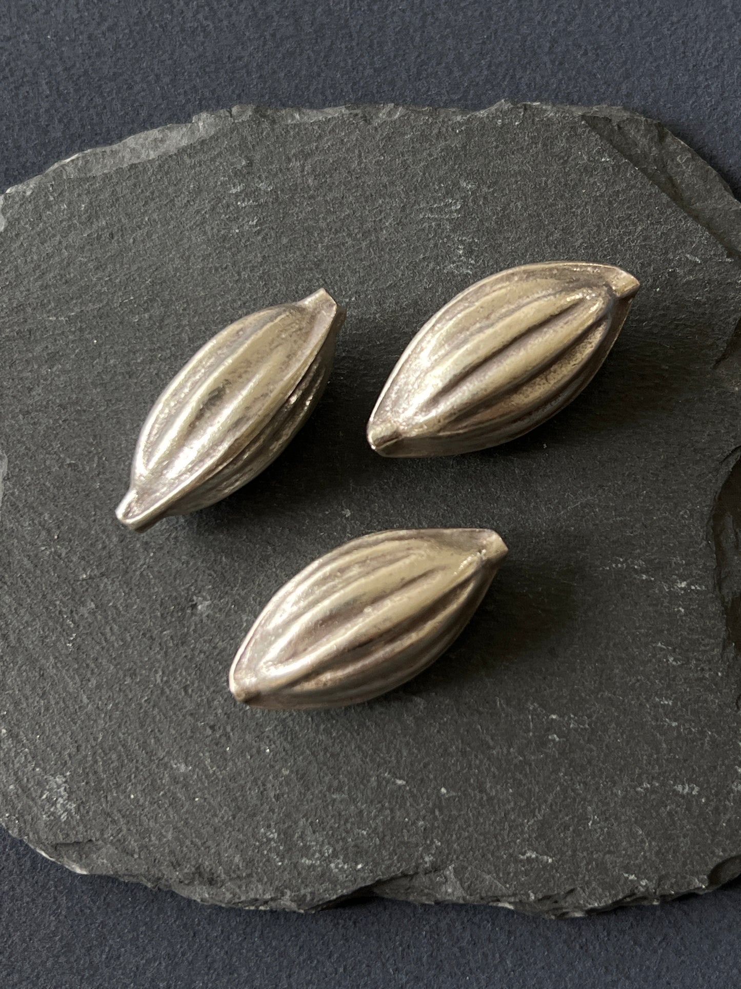 1個 カレンシルバー 貫通パーツ 34×17×15mm