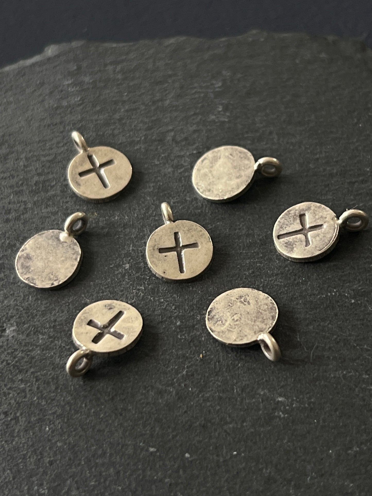 1個 カレンシルバー チャーム クロス ラウンド 14×10×1.2mm