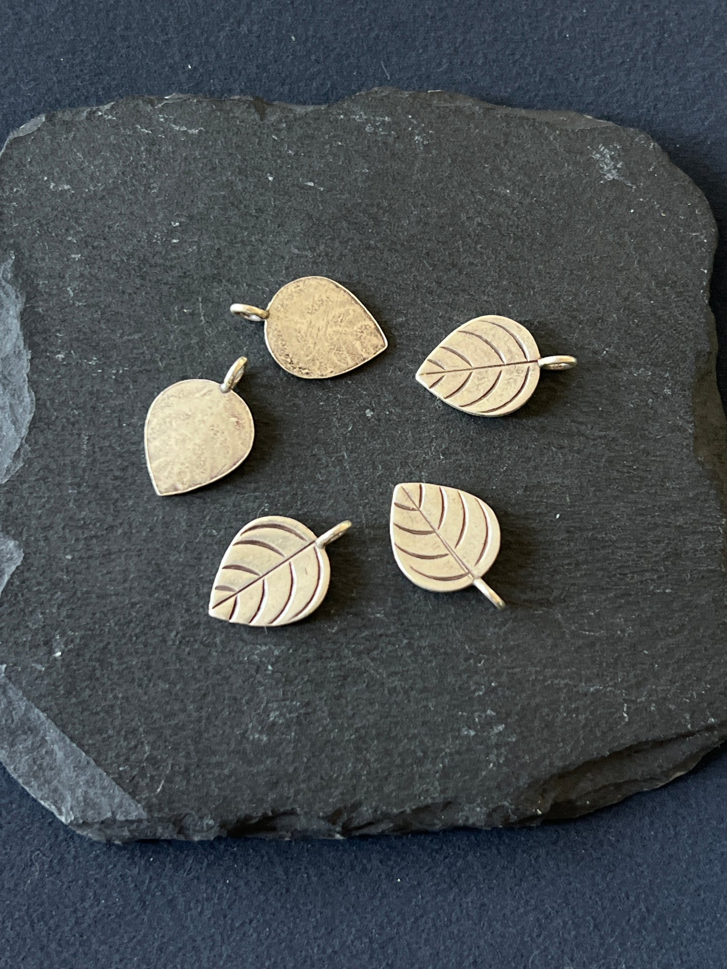 1個 カレンシルバー チャーム 葉っぱ 20×13mm