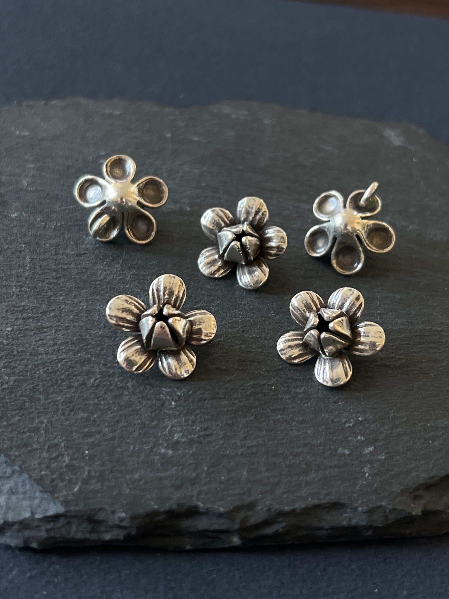 1個 カレンシルバー チャーム 花 約15×15×9mm