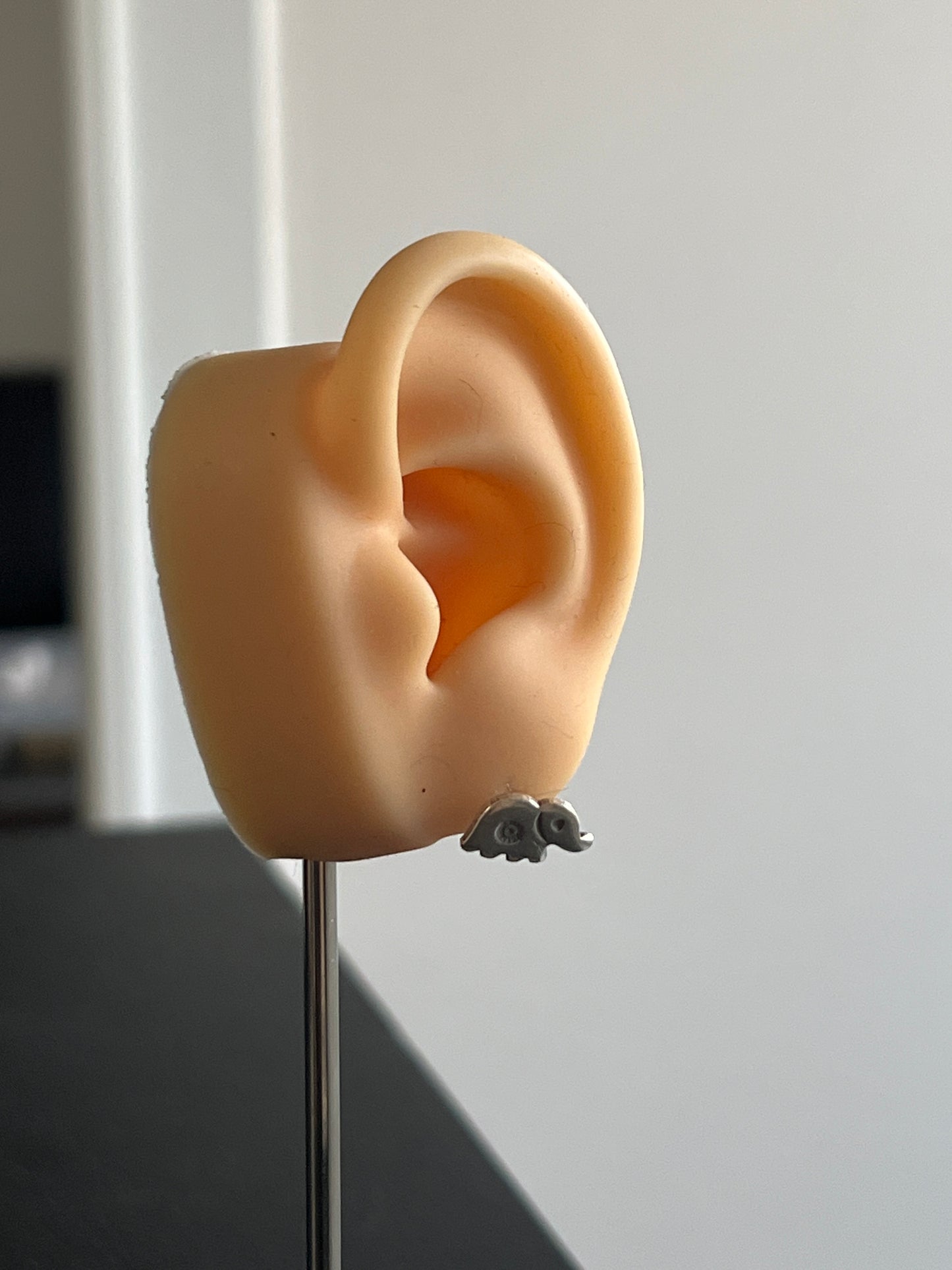 カレンシルバー スタッドピアス 象 約13×7.5×長さ13mm
