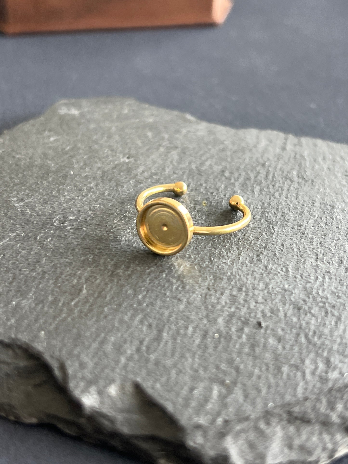 1個 リング空枠 ステンレススチール 皿8mm 約14号 調整可