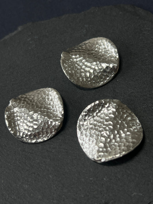 1個 カレンシルバー 貫通パーツ 25×25×3mm