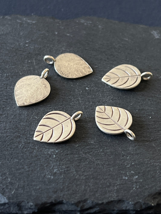 1個 カレンシルバー チャーム 葉っぱ 20×13mm