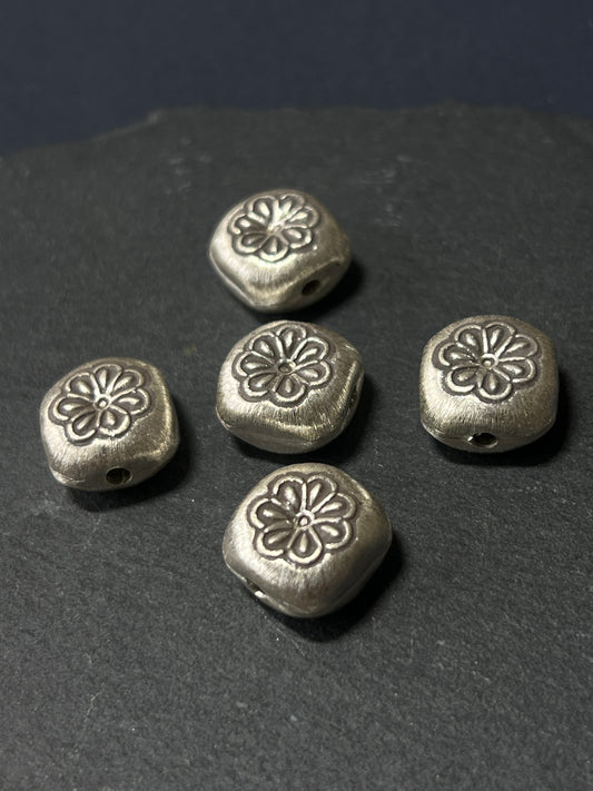 1個 カレンシルバー 貫通パーツ 花13×14×8mm
